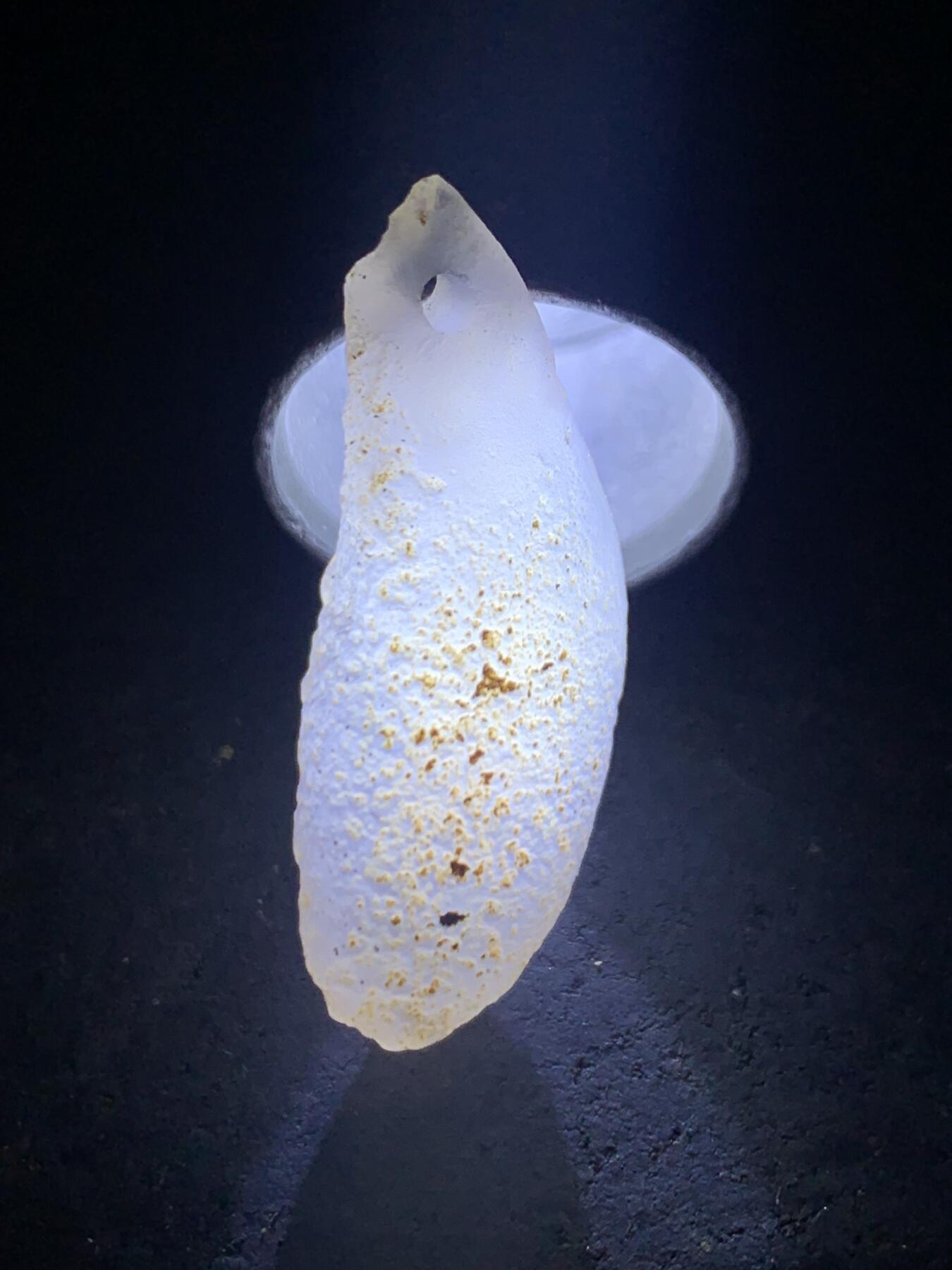 天然戈壁阿拉善玛瑙原石吊坠（卡子）一个，