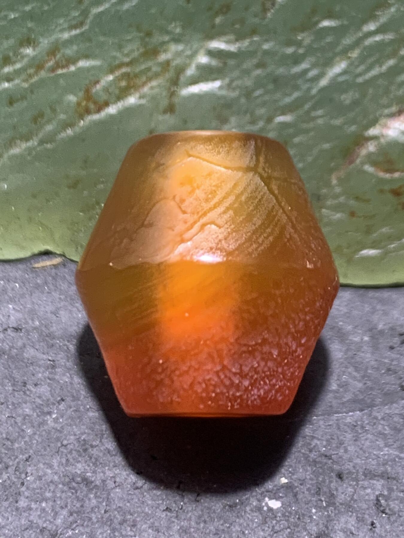 精美高玉化风化纹玛瑙碟珠一颗，