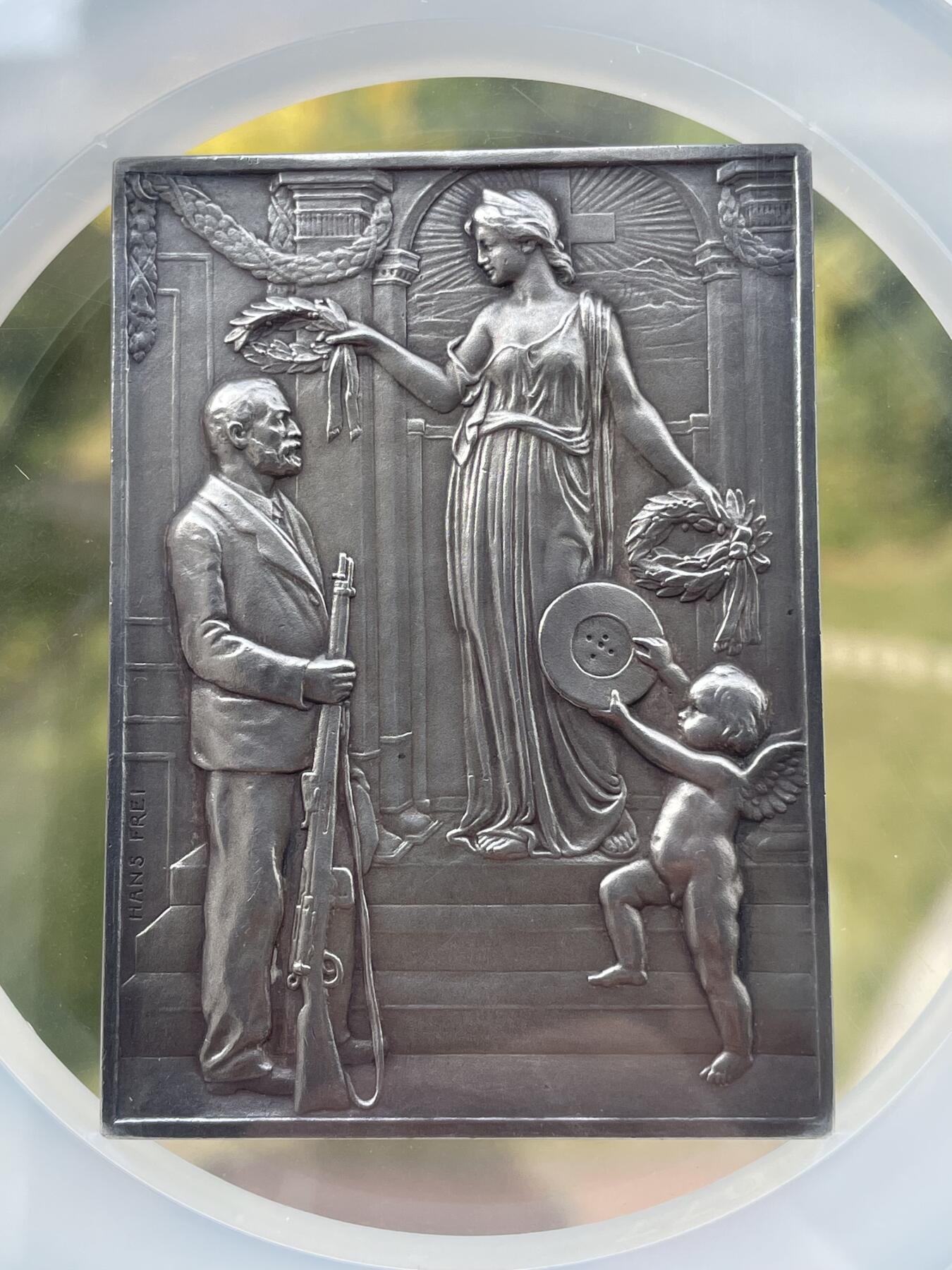 「木头集藏」章牌精品专场！ ST.GALLEN～1904年瑞士圣加伦射击节大银章 MS 63，尺寸：45×63 mm，带有功能完好原盒，品相很不错。