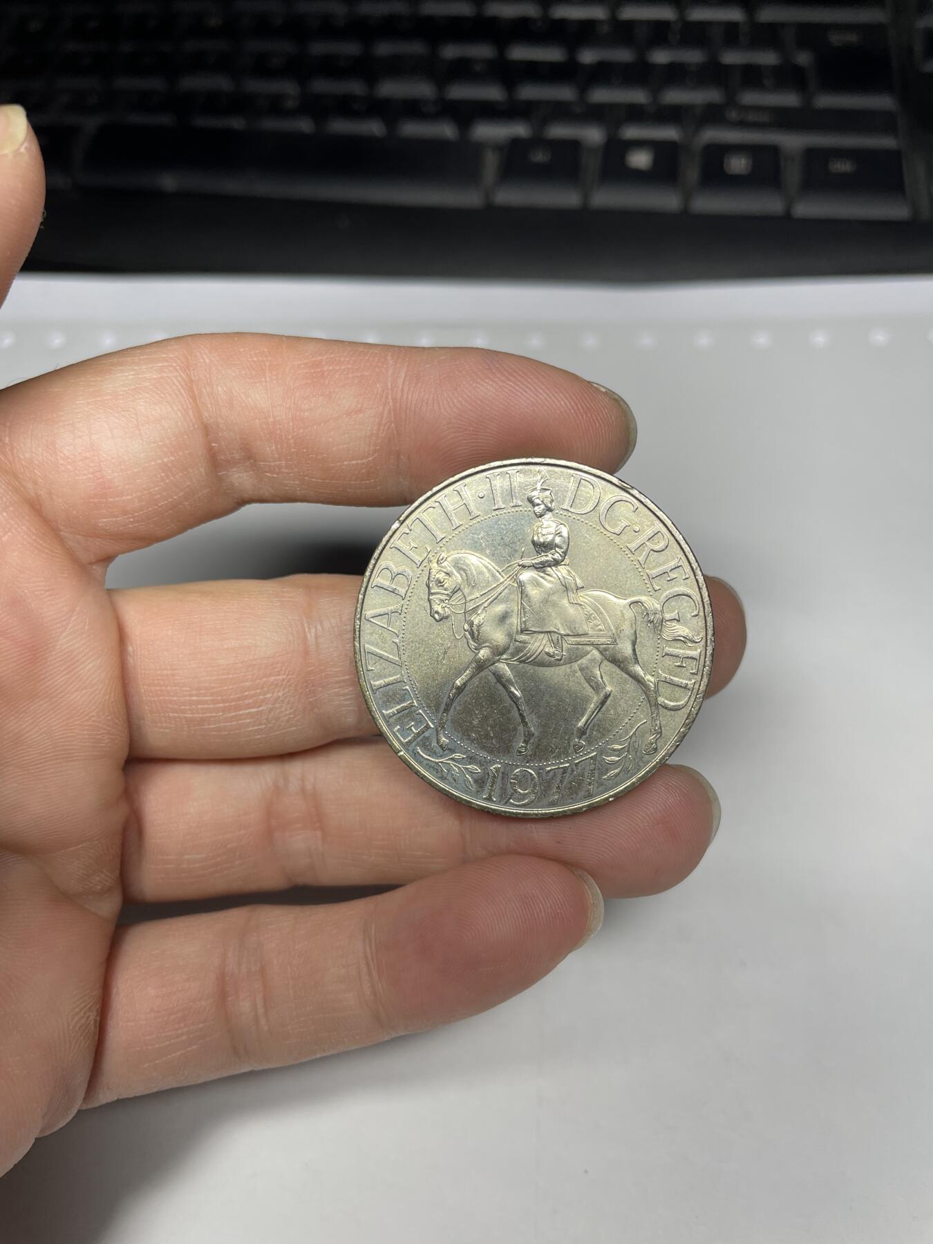 每日一拍，2024年集古藏今外币拍卖第十八期-第7场—（总第177拍），可以寄存60天，满160元包邮。 1977年英国克朗纪念币