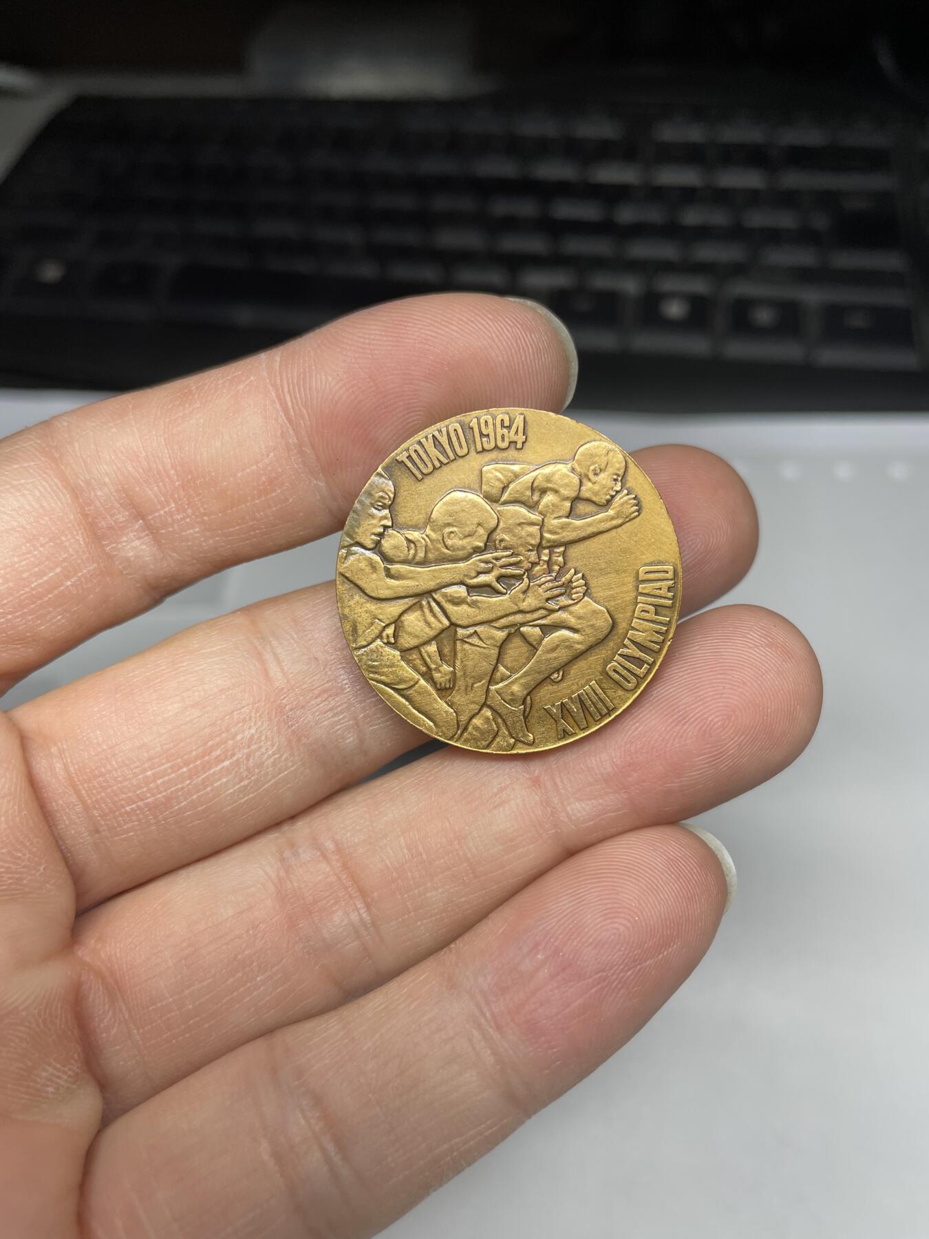 每日一拍，2024年集古藏今外币拍卖第十八期-第7场—（总第177拍），可以寄存60天，满160元包邮。 1964年东京奥运会纪念章