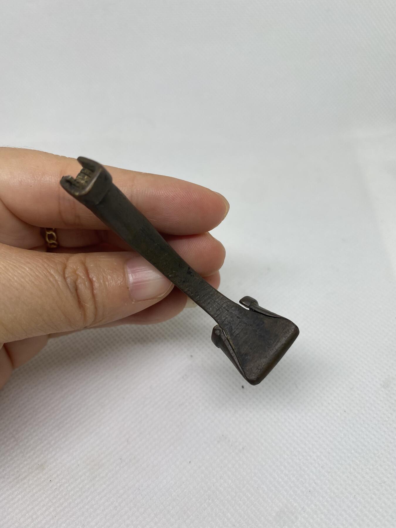 老铜烟刀，尺寸6厘米，品相如图，200包快递