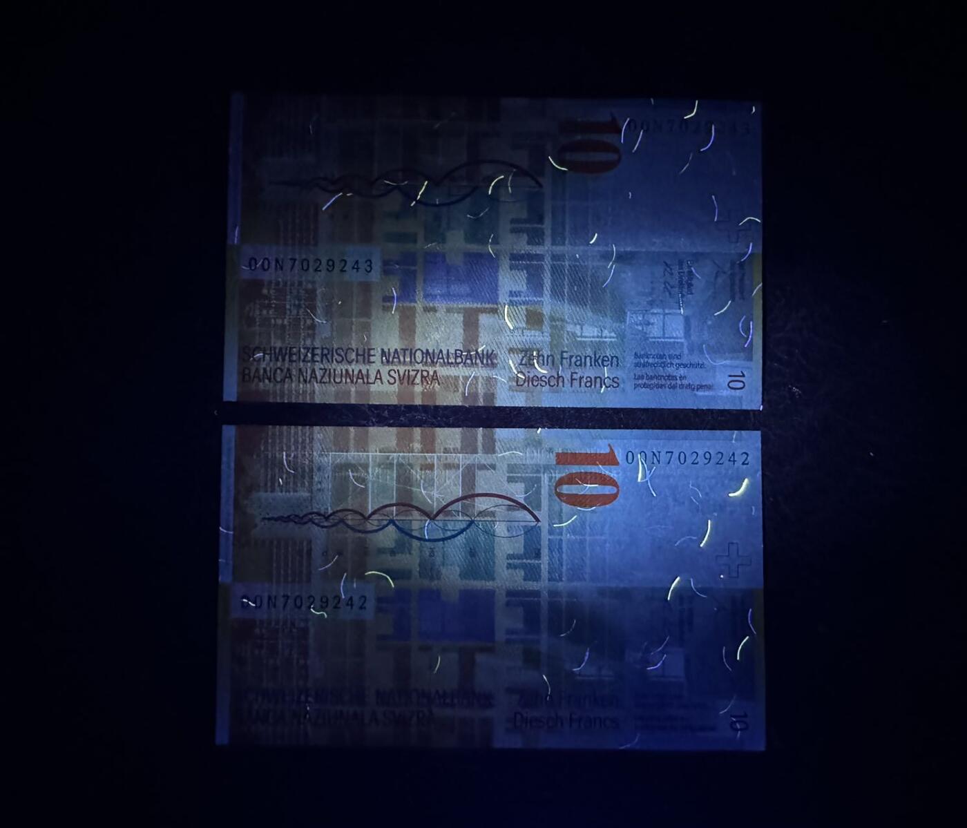 收藏联盟Quantum Auction 第395期拍卖  瑞士联邦2000年10法郎两连号 品相全新UNC
