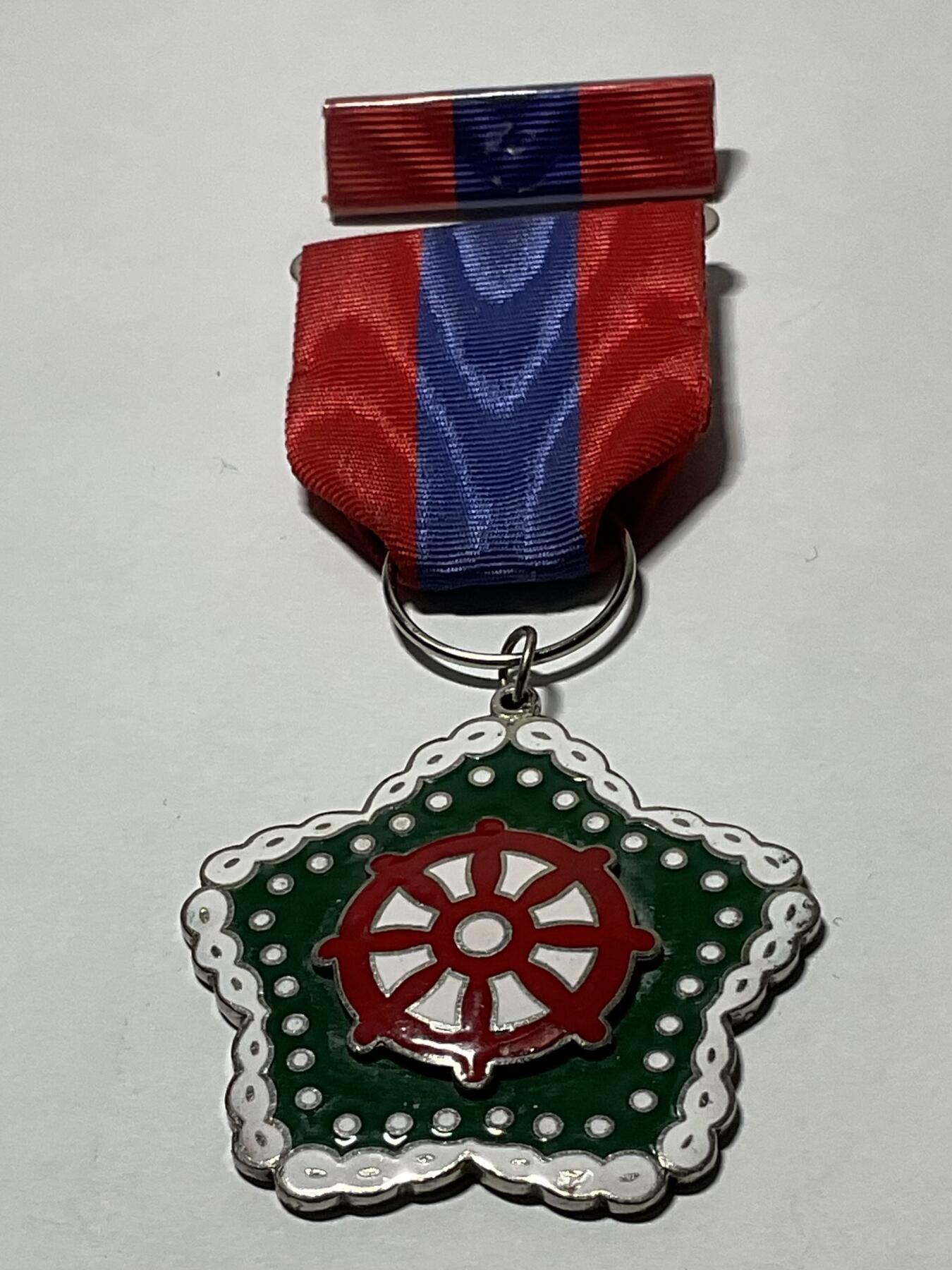 韵星假日精品2024冬季军品类拍卖会-- Rimey Holidays Boutique 2024 Winter Militaria Sale 海军海绩奖章，50年代初实发铜制珐琅第二版，附略章