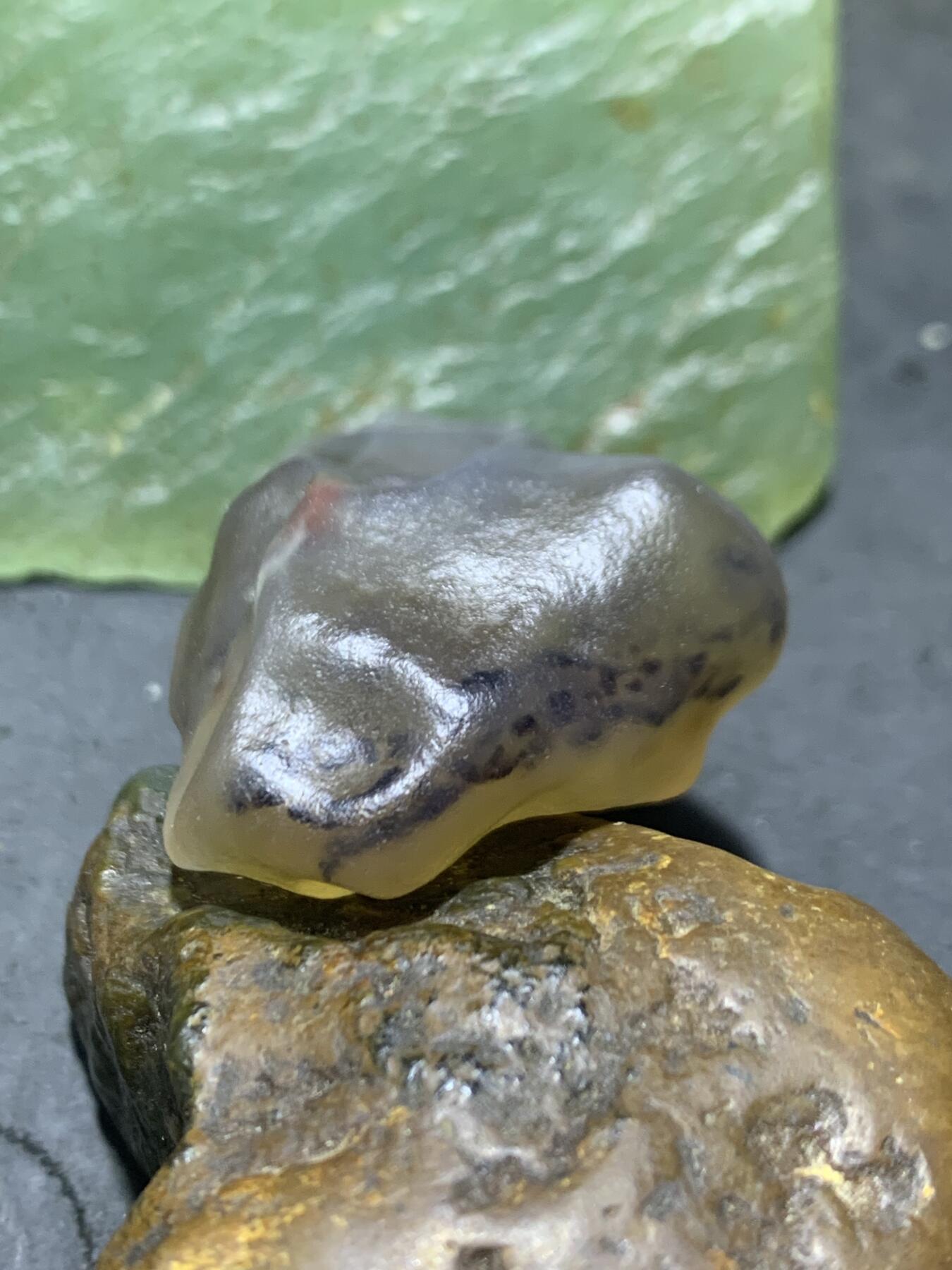 放福利！精美天然阿拉善戈壁水墨糖心玛瑙原石一颗，