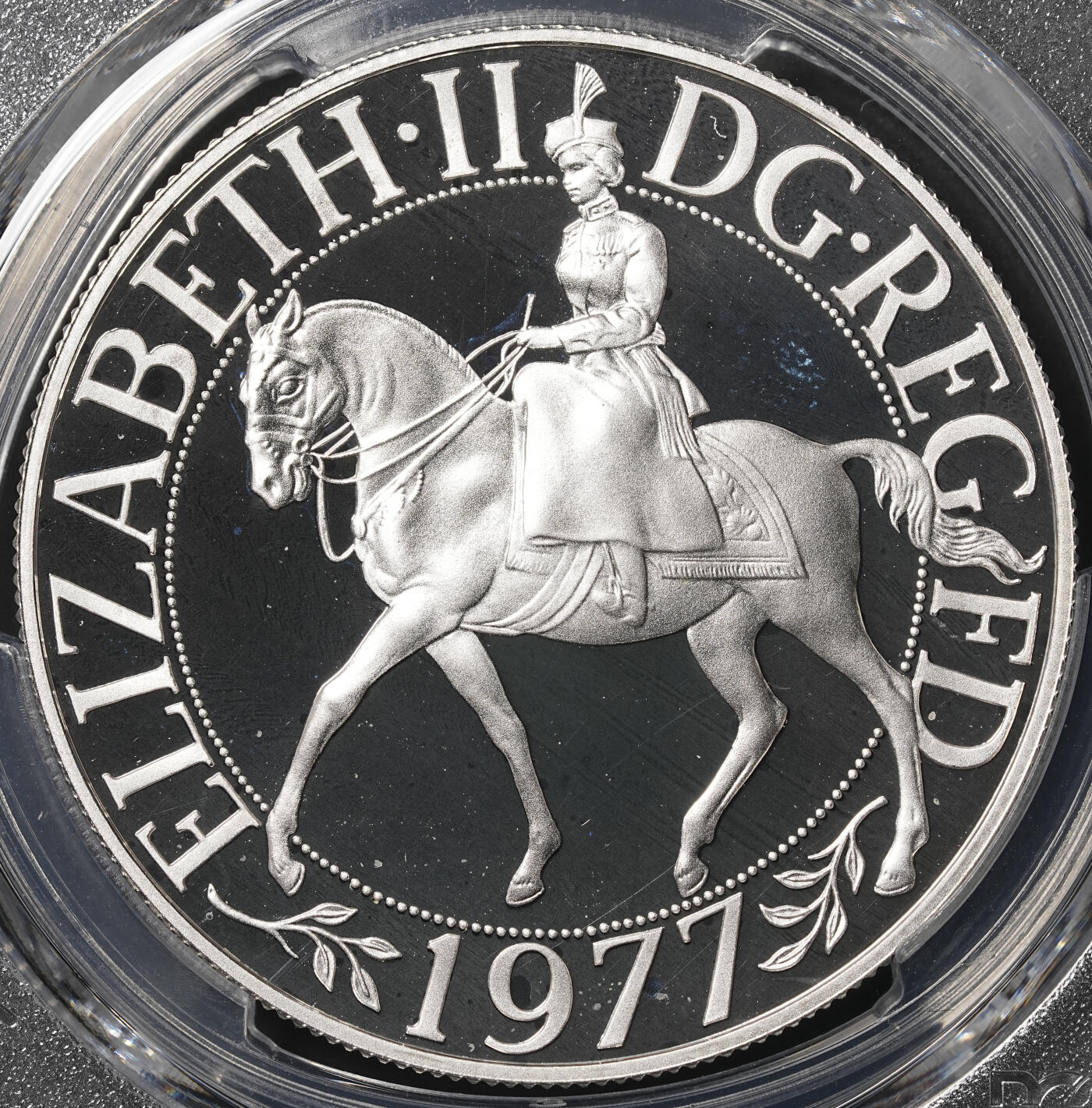 修遠堂世界钱币第四十九期 全场包邮 PCGS PR68DCAM 1977年英国女王登基25周年纪念25便士精制大银币  有原盒