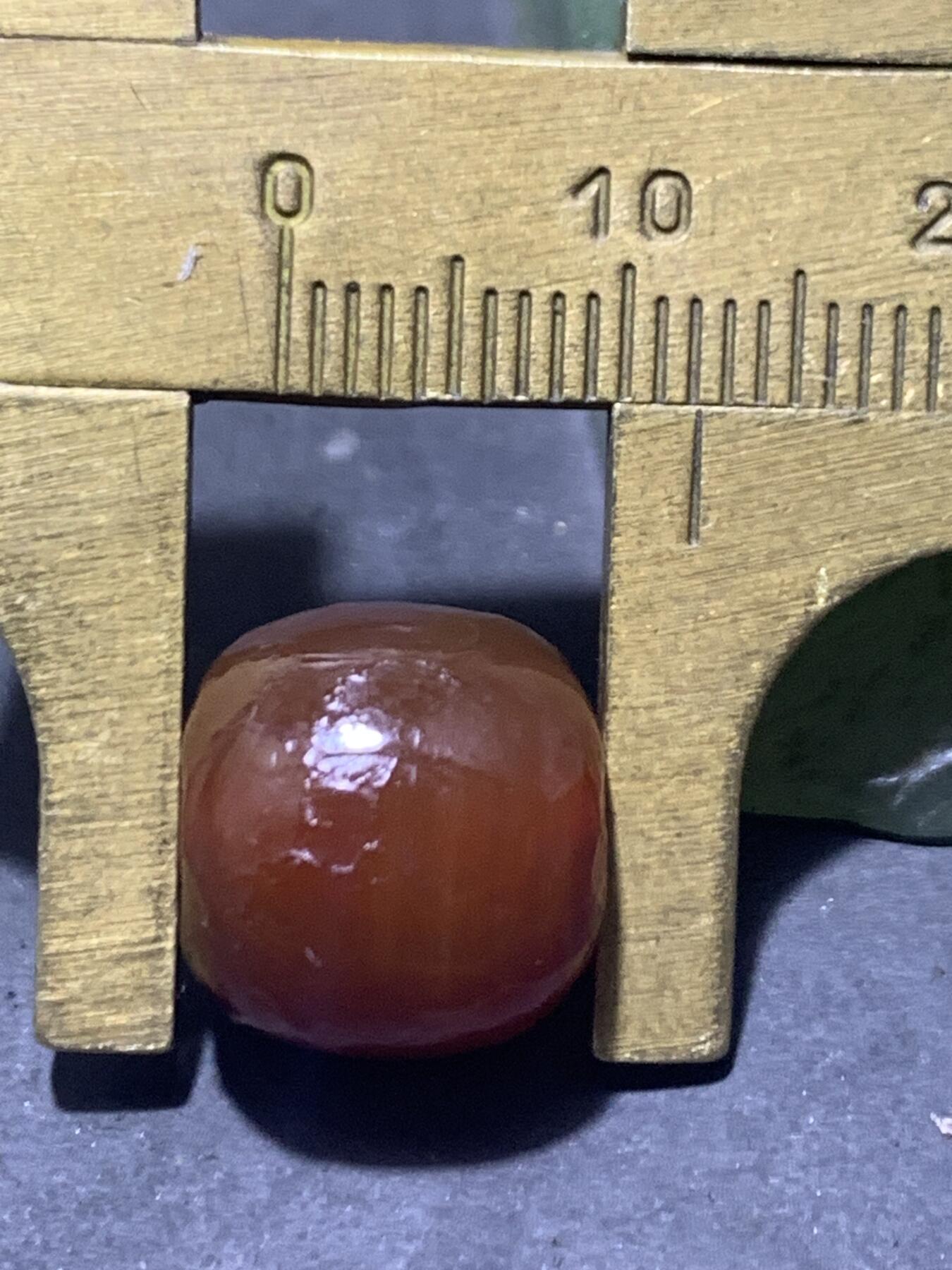 精美高玉化风化纹酒红玛瑙老形桶珠一颗