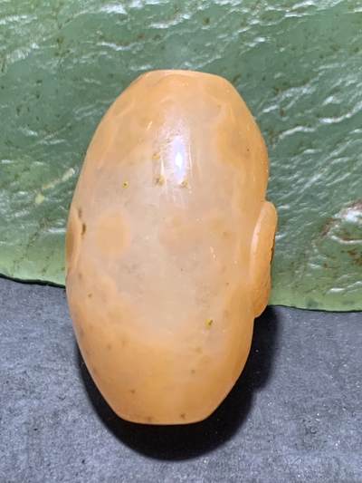 精美冰飘亚光战国红玛瑙手工俏色巧雕灵蛇桶珠一个 精美冰飘亚光战国红玛瑙手工俏色巧雕灵蛇桶珠一个