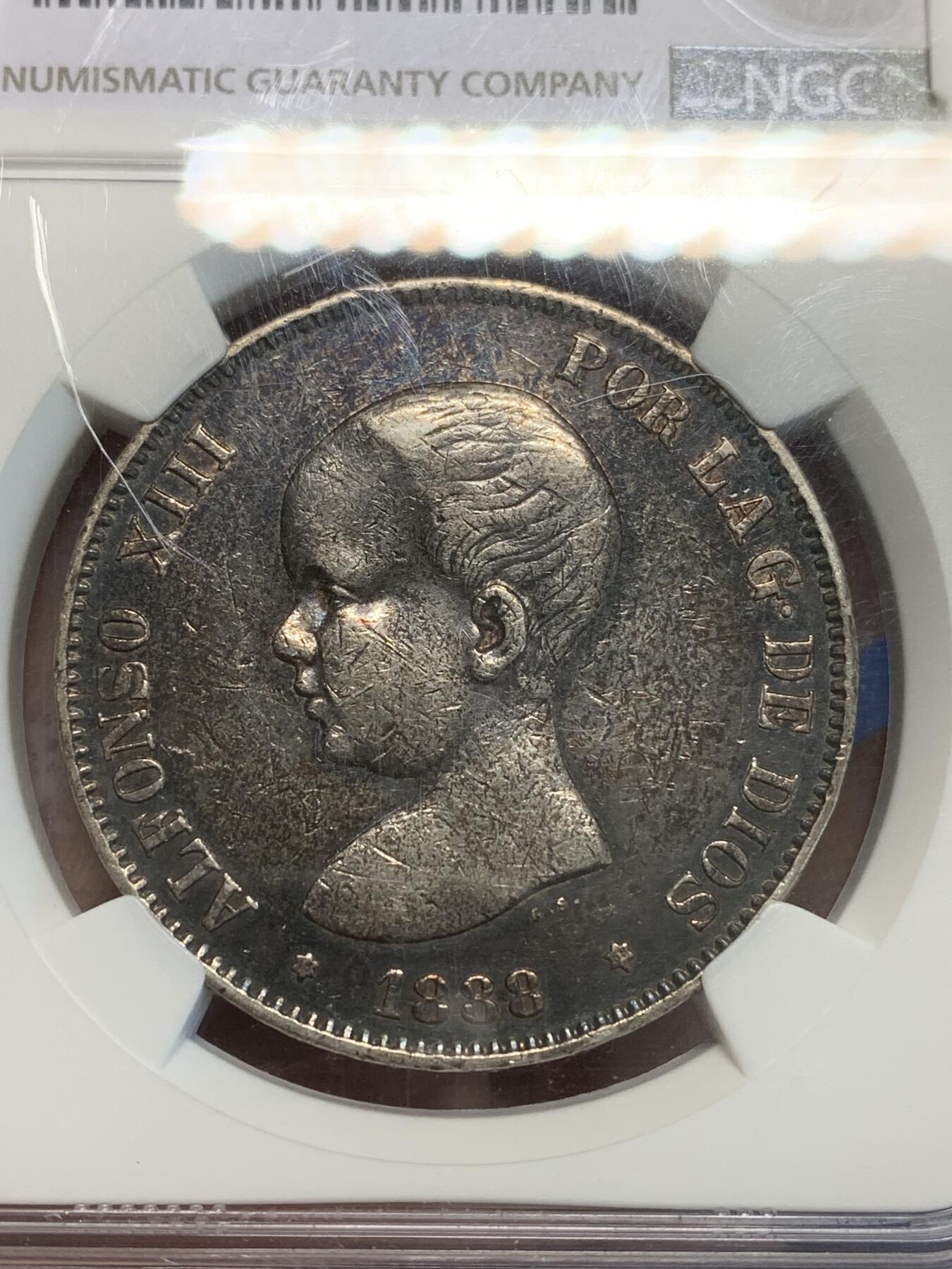 《竞宝斋》第333场 周日，周一 2场连拍 （全场包邮） NGC VF 西班牙1888年（88）黑包浆 儿童光头 阿方索十三世 5比塞塔 银币
