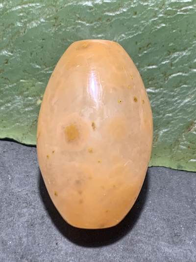 精美冰飘亚光战国红玛瑙手工俏色巧雕灵蛇桶珠一个 精美冰飘亚光战国红玛瑙手工俏色巧雕灵蛇桶珠一个