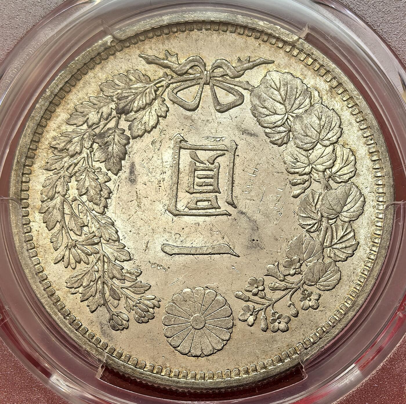 凡希社世界钱币微拍第二百九十二期 荐！明治十五年龙壹元PCGS-MS63，中期稀有年份，银光质感绝佳，正面底板看有初铸PL效果。(视频参考)