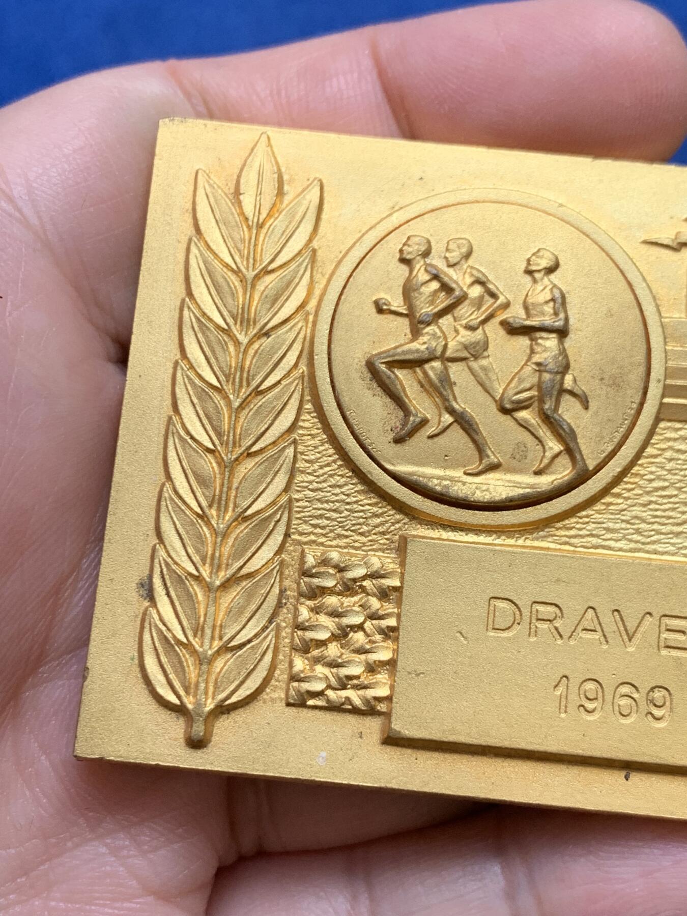 《竞宝斋》第334场 周日，周一 2场连拍 （全场包邮） DRAVEIL 1969 镀金纪念章 方章 112.1克 49.5*69.5mm