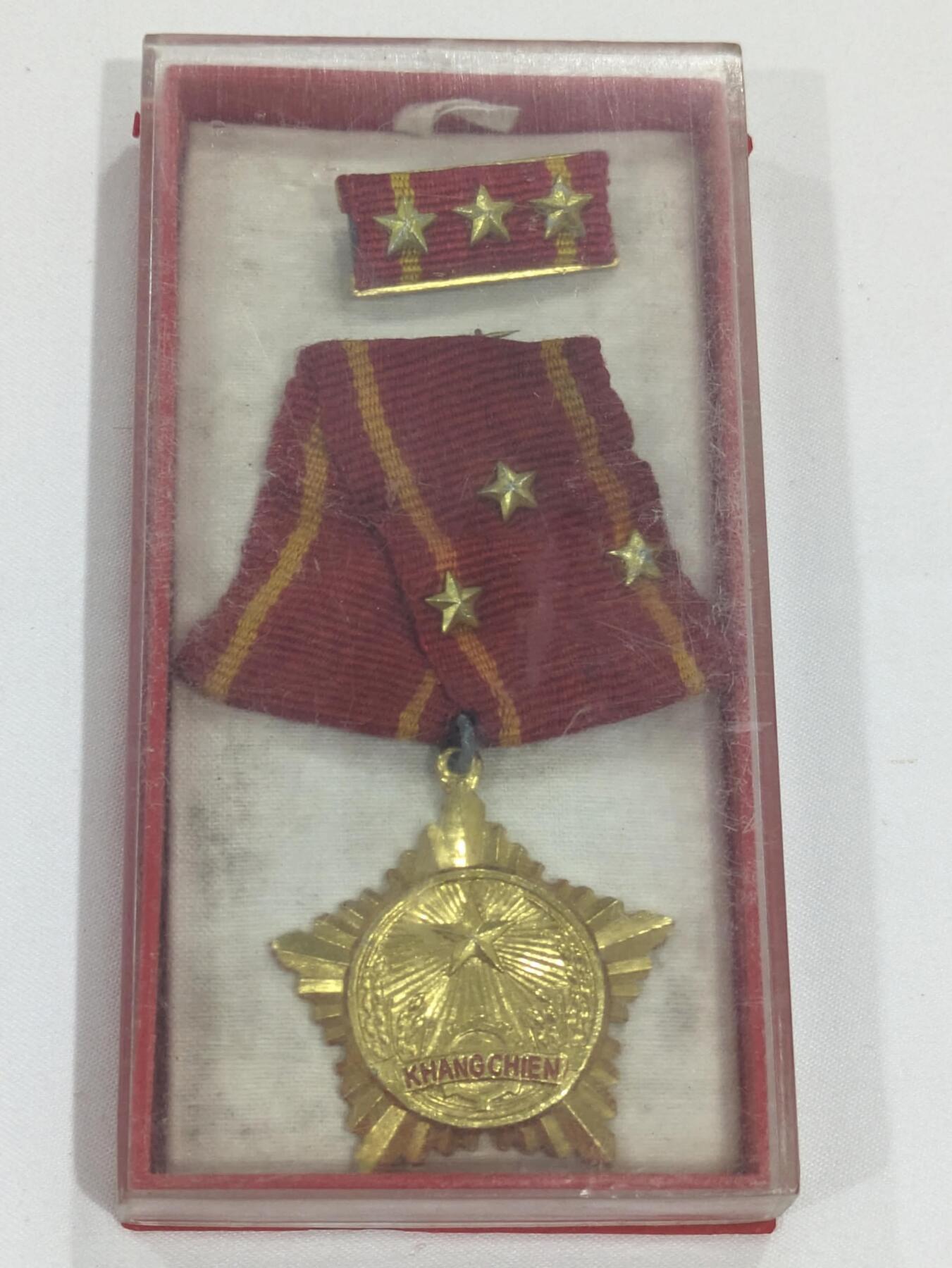 韵星假日精品2024冬季军品类拍卖会-- Rimey Holidays Boutique 2024 Winter Militaria Sale 越南人民共和国（北越）一级抗战勋章带勋略、原盒一套