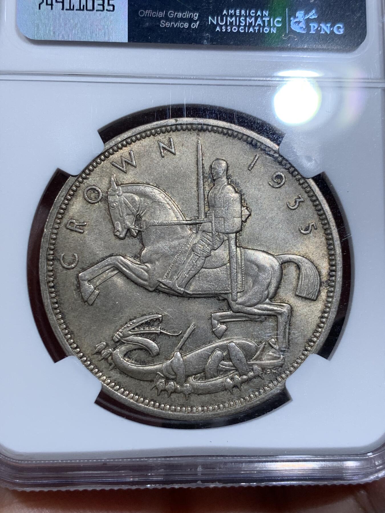 《竞宝斋》第334场 周日，周一 2场连拍 （全场包邮） NGC MS64 英国1935年乔治五世木马剑克朗银币 英系经典品种