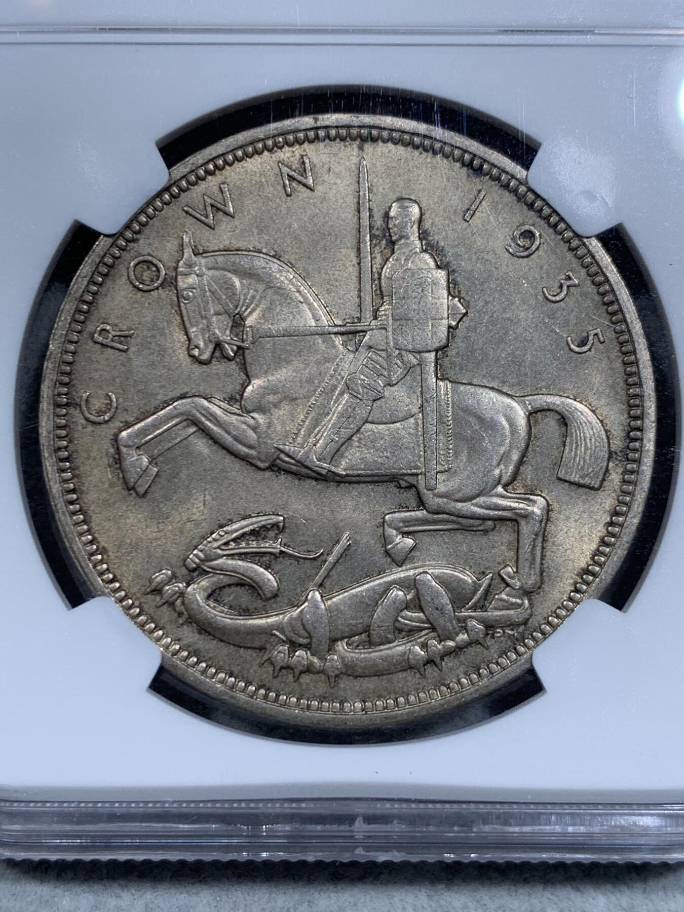 《竞宝斋》第334场 周日，周一 2场连拍 （全场包邮） NGC MS64 英国1935年乔治五世木马剑克朗银币 英系经典品种