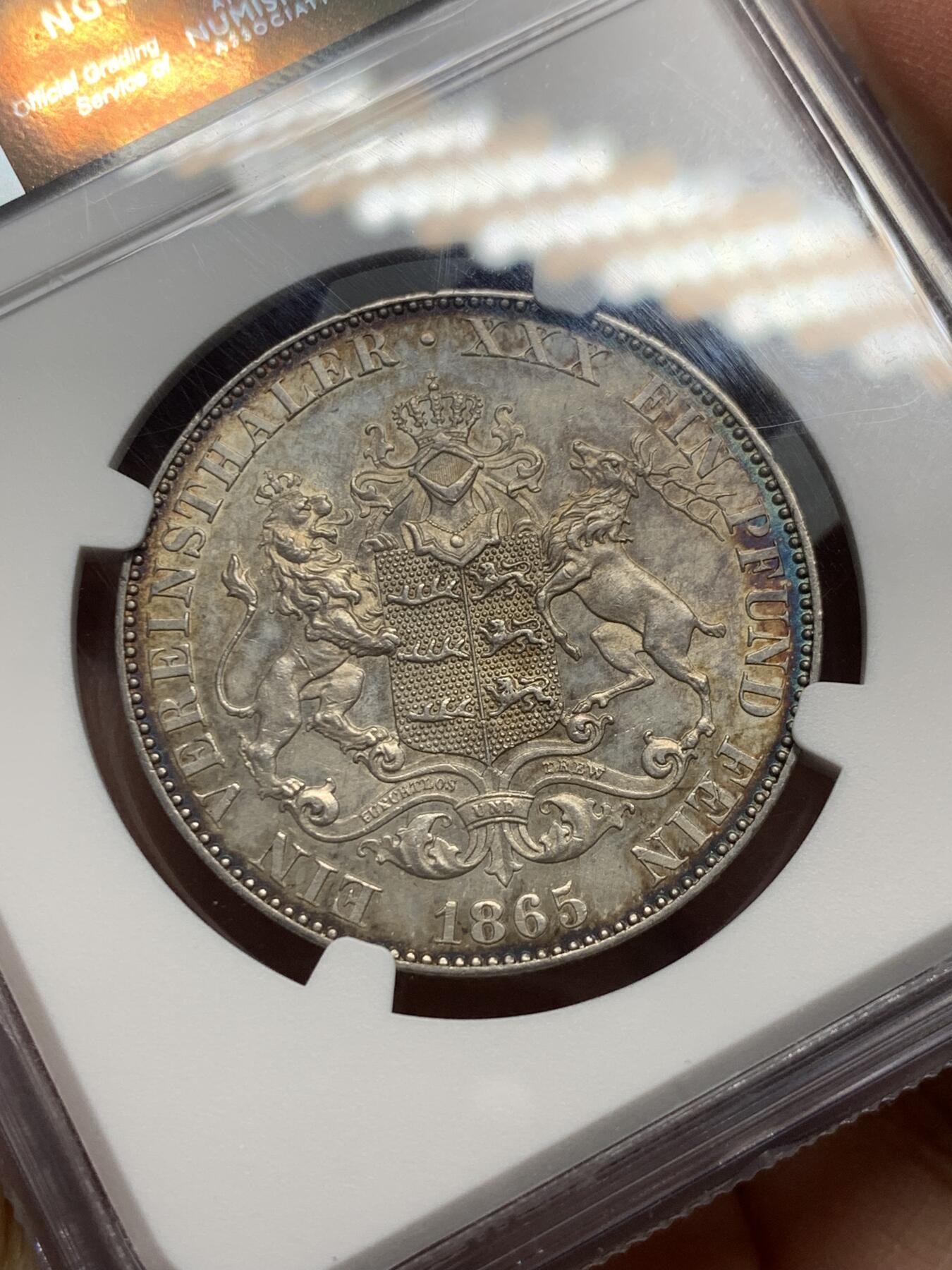 《竞宝斋》第334场 周日，周一 2场连拍 （全场包邮） 低评 唯一冠军分 NGC MS62 德国 1865 符腾堡王国 大鹿角版 狮鹿泰勒银币 很少版别 几乎见不到的年份