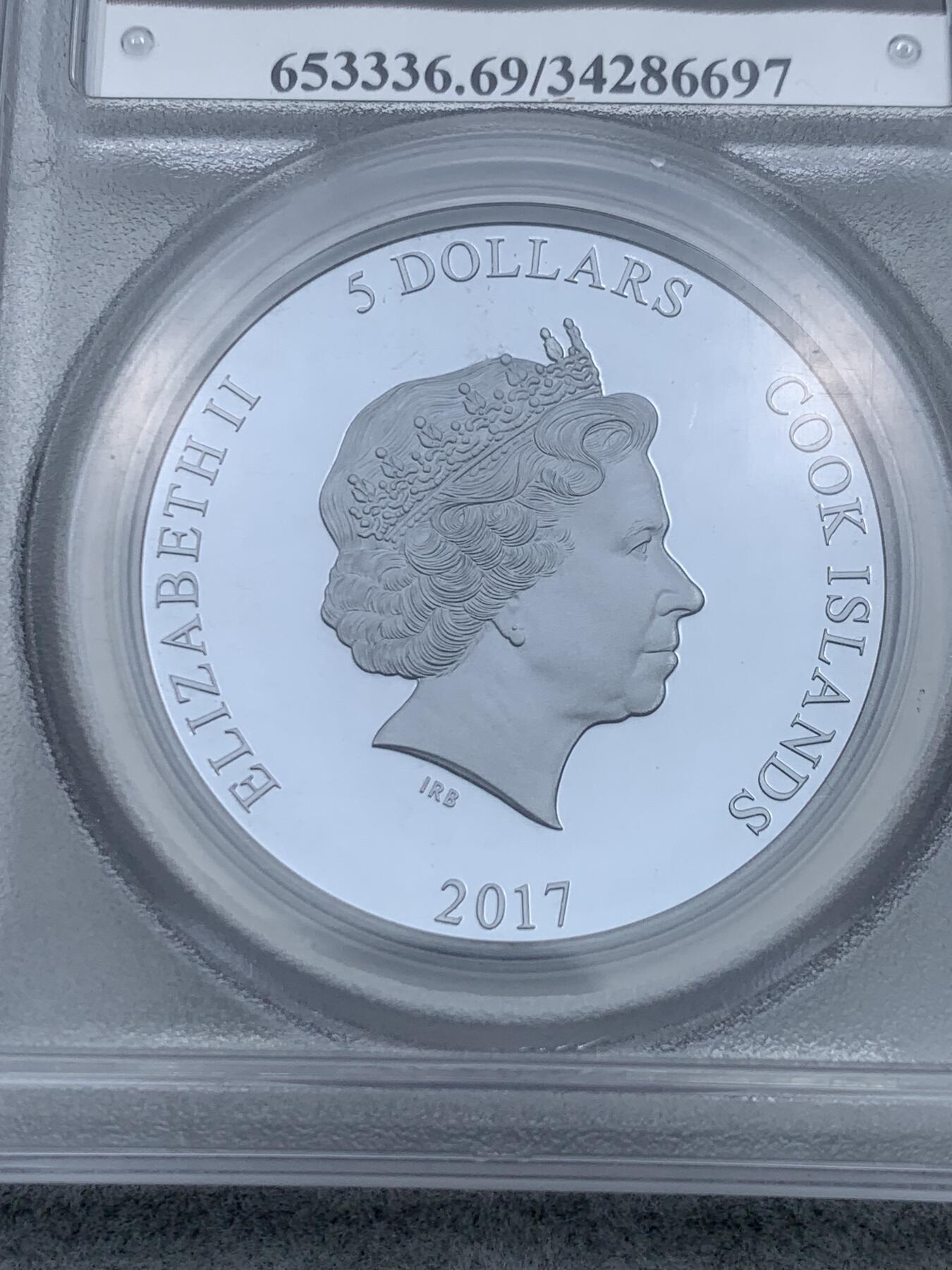 《竞宝斋》第334场 周日，周一 2场连拍 （全场包邮） PCGS PR69DCAM 2017 库克伊丽莎白二世神奇动物在哪里5元弧形精制银币，首铸标，加厚盒，特殊涂层