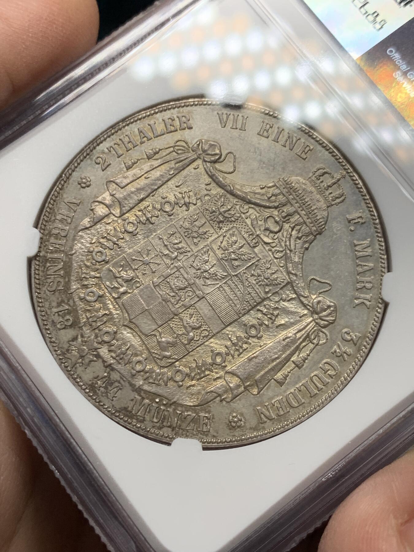 《竞宝斋》第334场 周日，周一 2场连拍 （全场包邮） 冠军分 NGC MS63 德国 普鲁士1844年 威廉四世 2泰勒银币 37克的大银币 双面黑彩包浆 经典的普鲁士大窗帘纹章 状态极好