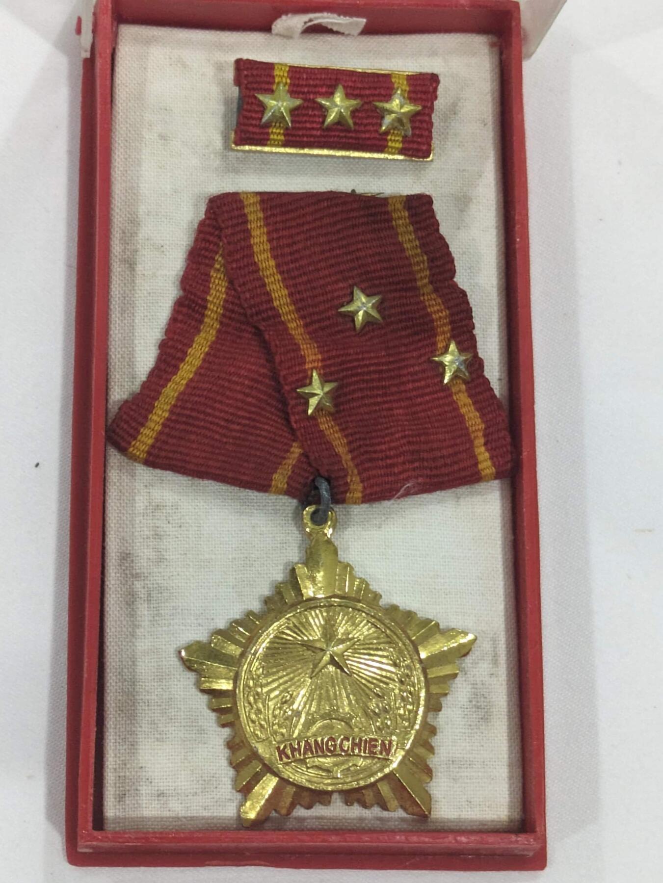 韵星假日精品2024冬季军品类拍卖会-- Rimey Holidays Boutique 2024 Winter Militaria Sale 越南人民共和国（北越）一级抗战勋章带勋略、原盒一套
