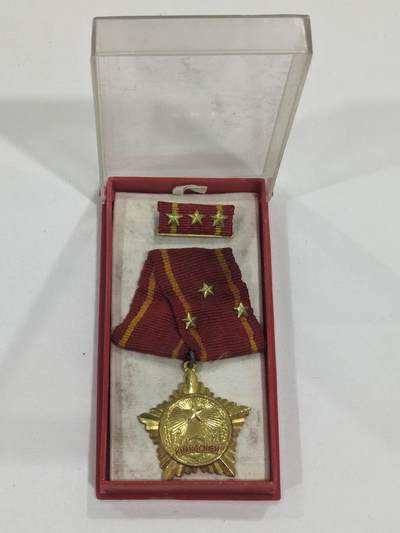 韵星假日精品2024冬季军品类拍卖会-- Rimey Holidays Boutique 2024 Winter Militaria Sale - 越南人民共和国（北越）一级抗战勋章带勋略、原盒一套
