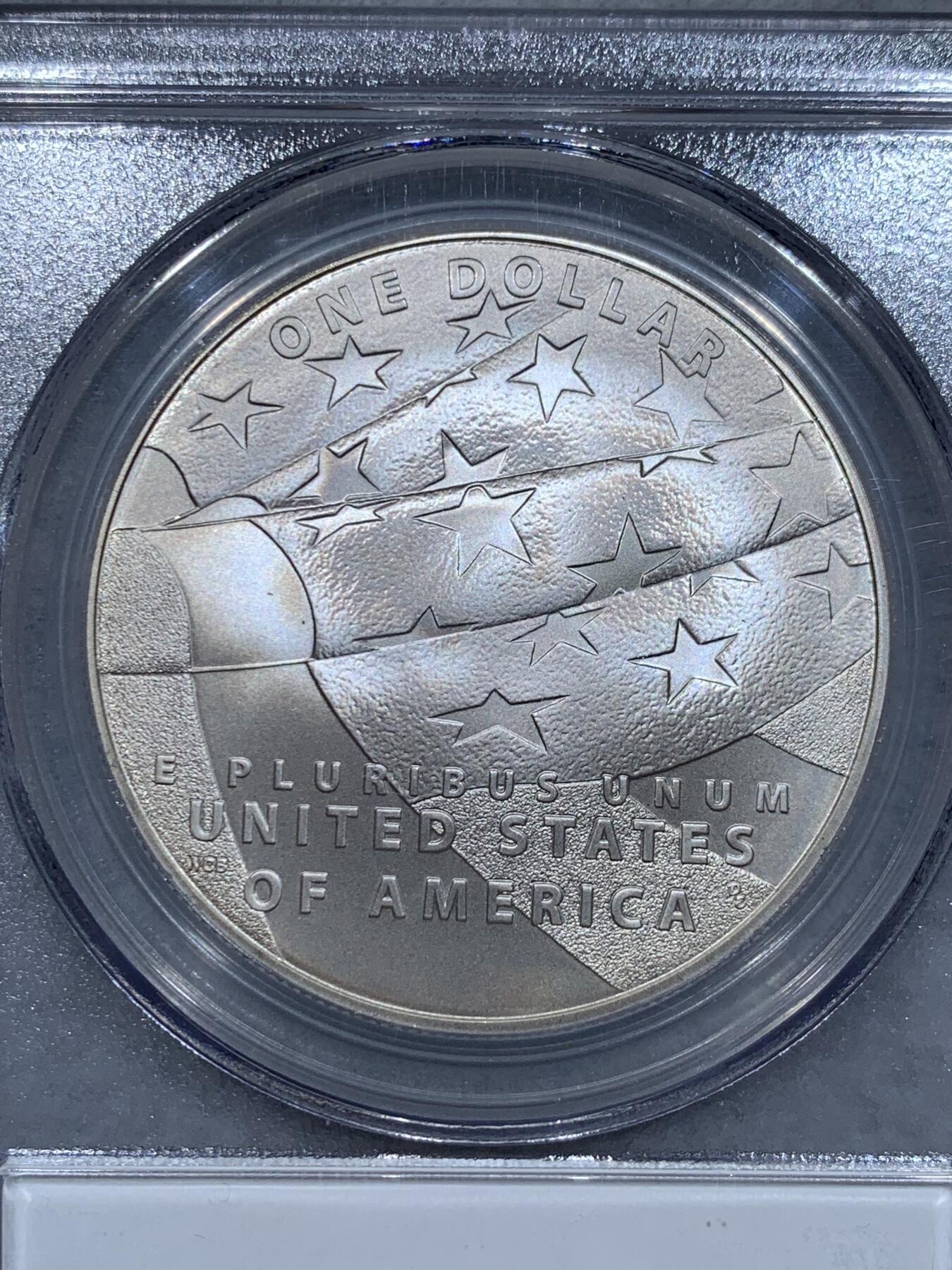 《竞宝斋》第334场 周日，周一 2场连拍 （全场包邮） PCGS MS69 美国2012年星条旗1美元纪念银币，币面清爽干净又漂亮，状态极佳。