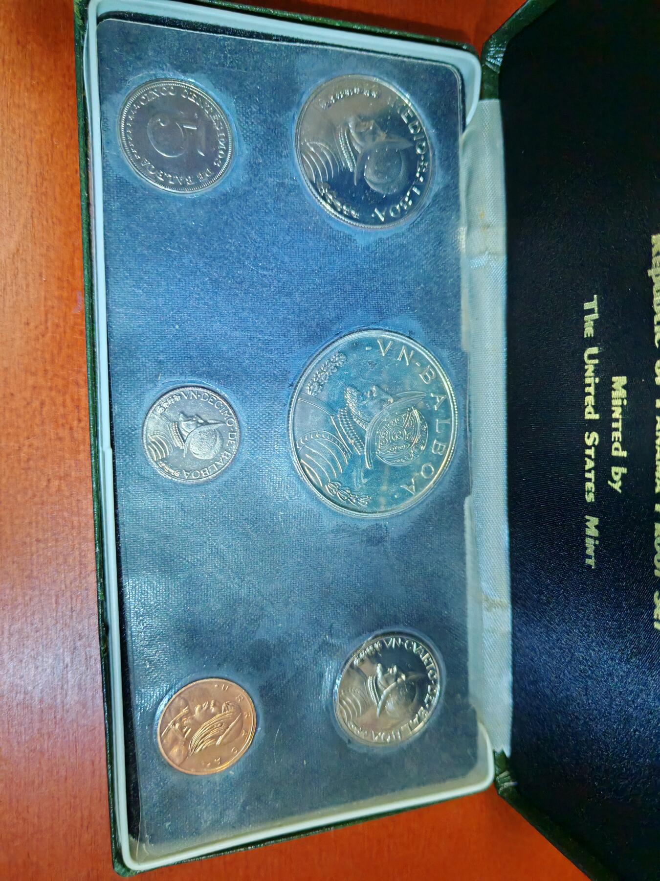 长老汇龙年精选第三十二场拍卖 1974巴拿马6枚精制银币套装，含大银币1枚，有盒无证，量少年份