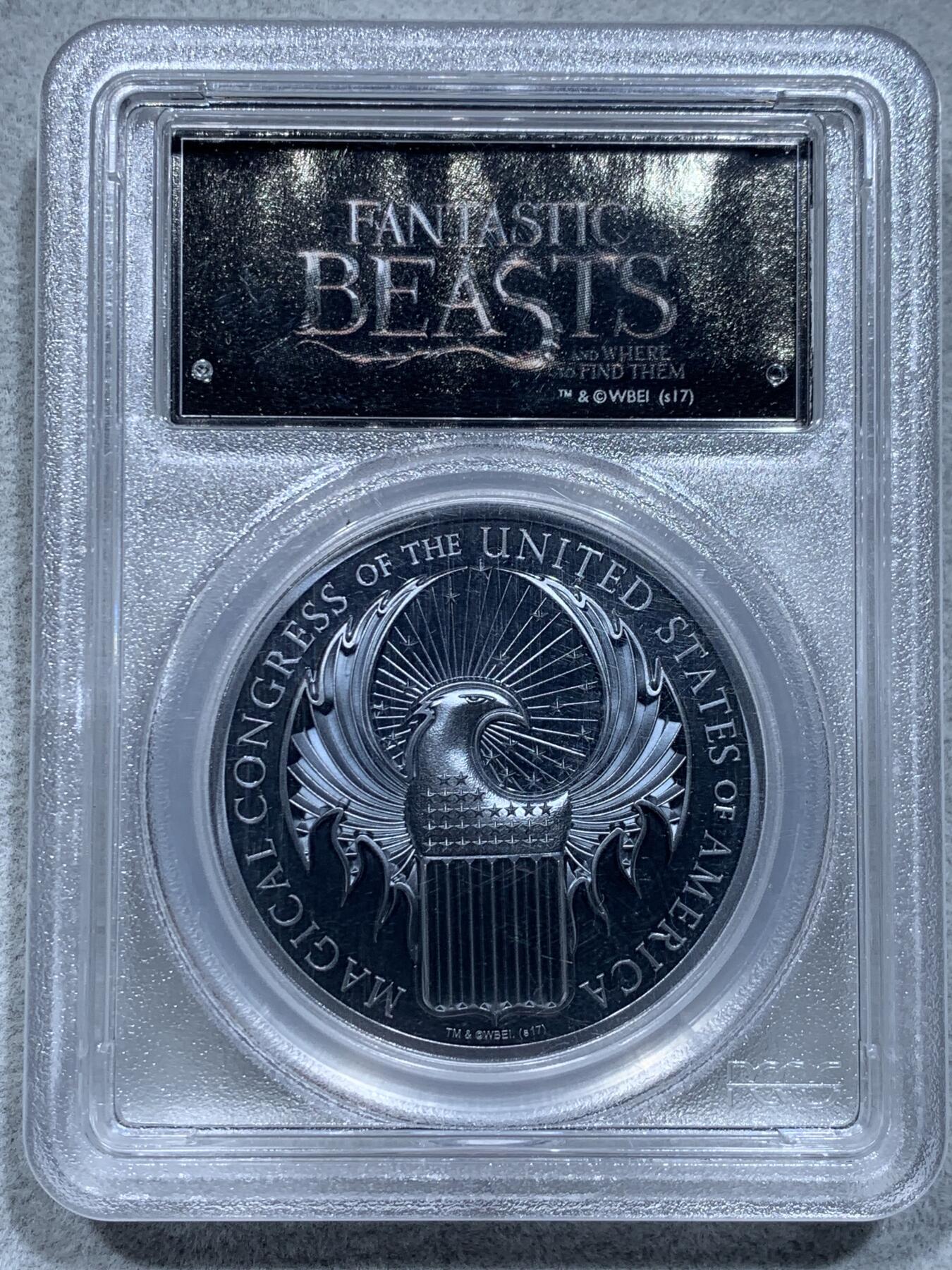 《竞宝斋》第334场 周日，周一 2场连拍 （全场包邮） PCGS PR69DCAM 2017 库克伊丽莎白二世神奇动物在哪里5元弧形精制银币，首铸标，加厚盒，特殊涂层
