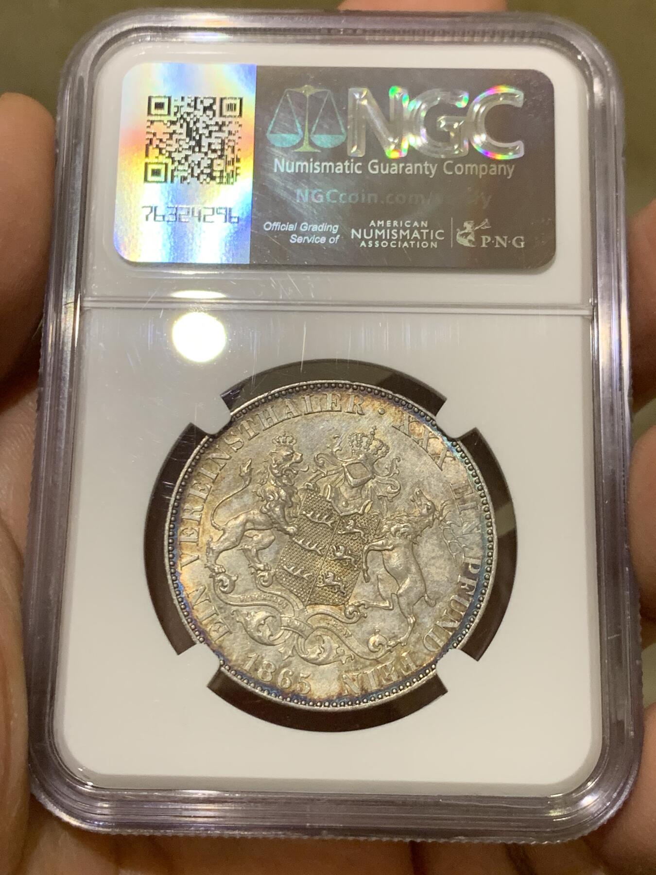 《竞宝斋》第334场 周日，周一 2场连拍 （全场包邮） 低评 唯一冠军分 NGC MS62 德国 1865 符腾堡王国 大鹿角版 狮鹿泰勒银币 很少版别 几乎见不到的年份