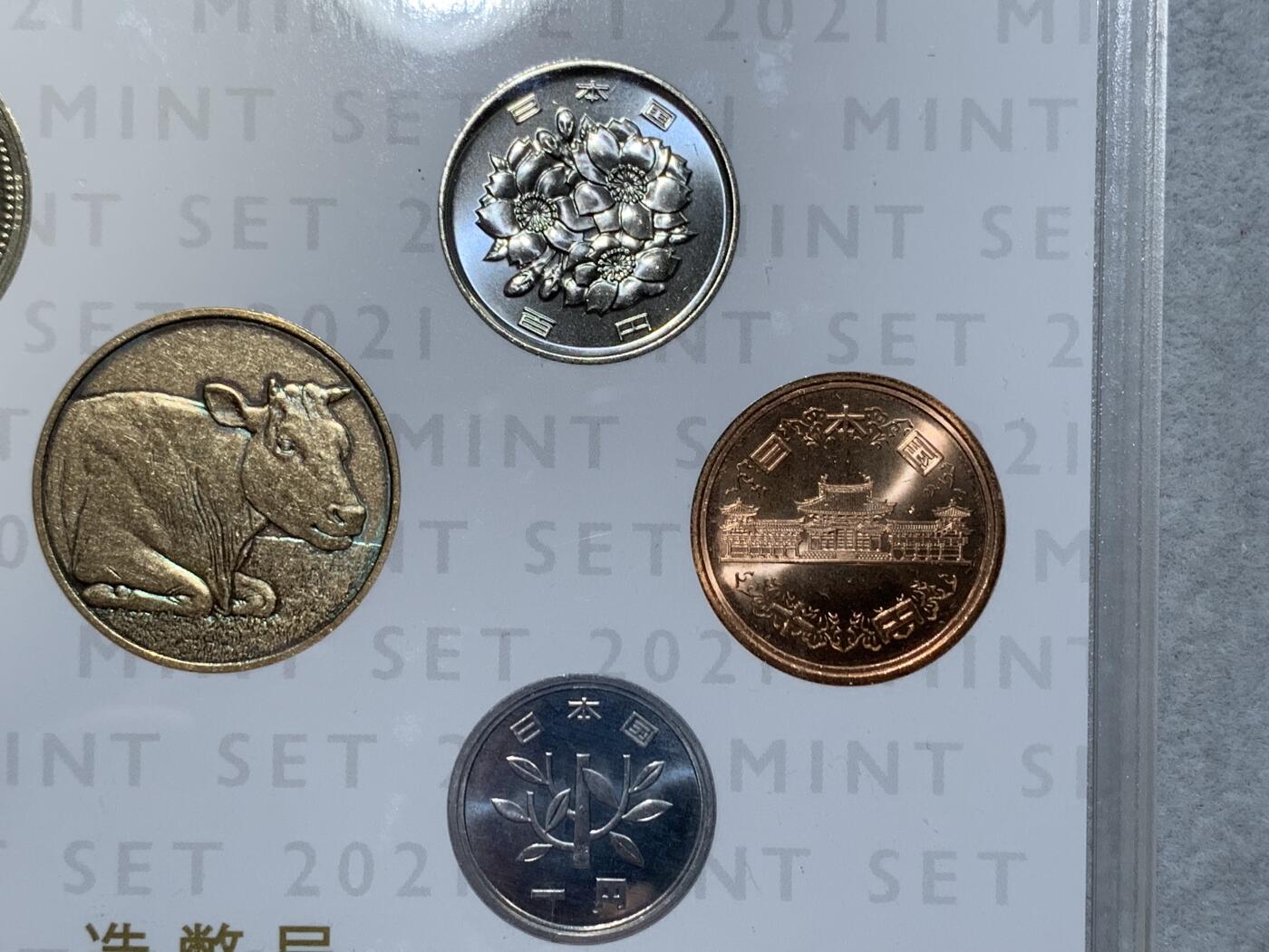 《竞宝斋》第334场 周日，周一 2场连拍 （全场包邮） 2021年日本令和三年MINT SET 套币 五百日元在此年改版 故此年套币收藏价值极高 未来潜力巨大