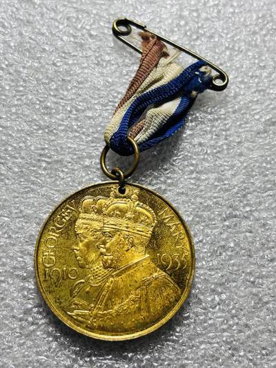 文馨钱币收藏第 192 场，世界各国老铜币 - 1935 爱德华五世，玛丽皇后，银婚纪念章，直径 34.9，重量 19 克