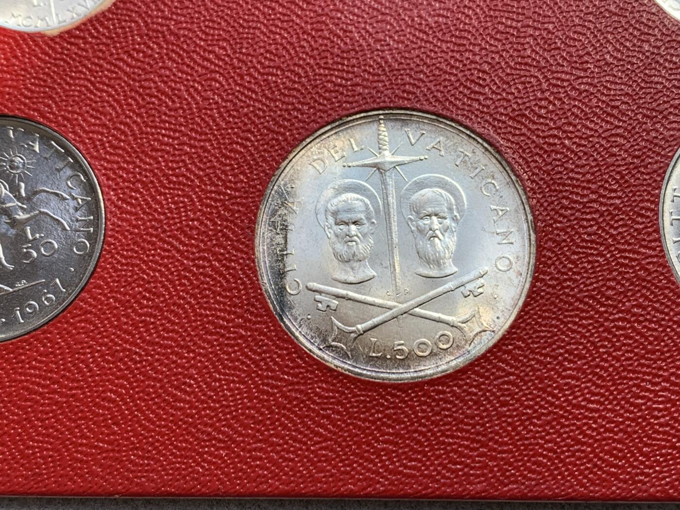 《竞宝斋》第334场 周日，周一 2场连拍 （全场包邮） 卡装 梵蒂冈1967年八枚装套币 其中一枚500里拉是银币