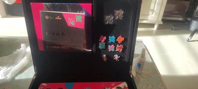 2024第二十三期 2012年英国伦敦奥运会钱币，纪念章，邮票全集精装豪华礼盒包装：其中29枚亚克力封装全套纪念币，30枚邮票，8枚微章，总重量达5公斤左右，中拍者包邮