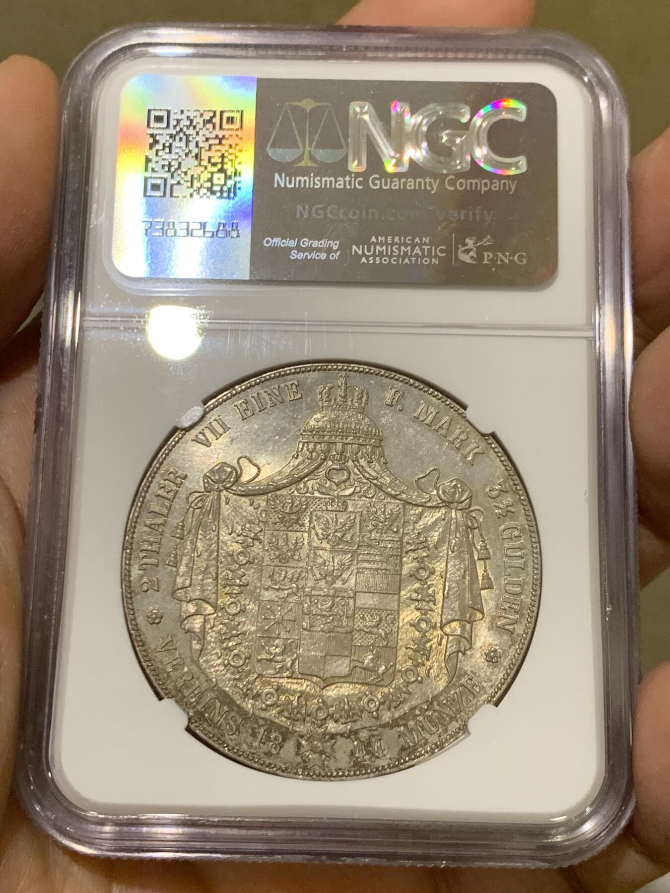 《竞宝斋》第334场 周日，周一 2场连拍 （全场包邮） 冠军分 NGC MS63 德国 普鲁士1844年 威廉四世 2泰勒银币 37克的大银币 双面黑彩包浆 经典的普鲁士大窗帘纹章 状态极好