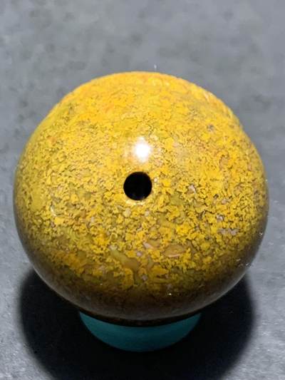 精美黄金草花纹亚光战国红玛瑙手工俏色巧雕灵蛇钱币随形珠一个 精美黄金草花纹亚光战国红玛瑙手工俏色巧雕灵蛇钱币随形珠一个