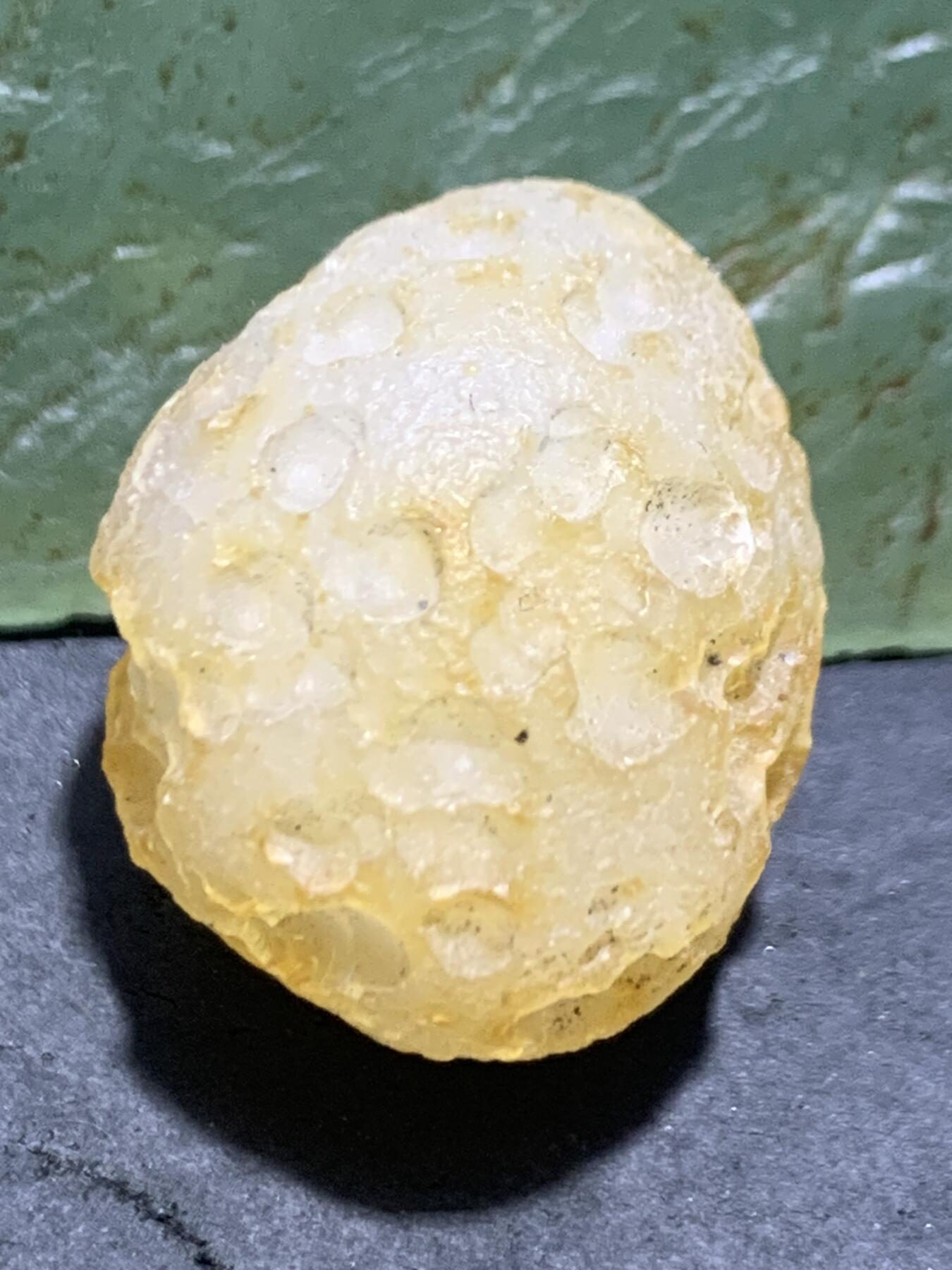 精美天然戈壁阿拉善月球表面白玛瑙原石一颗