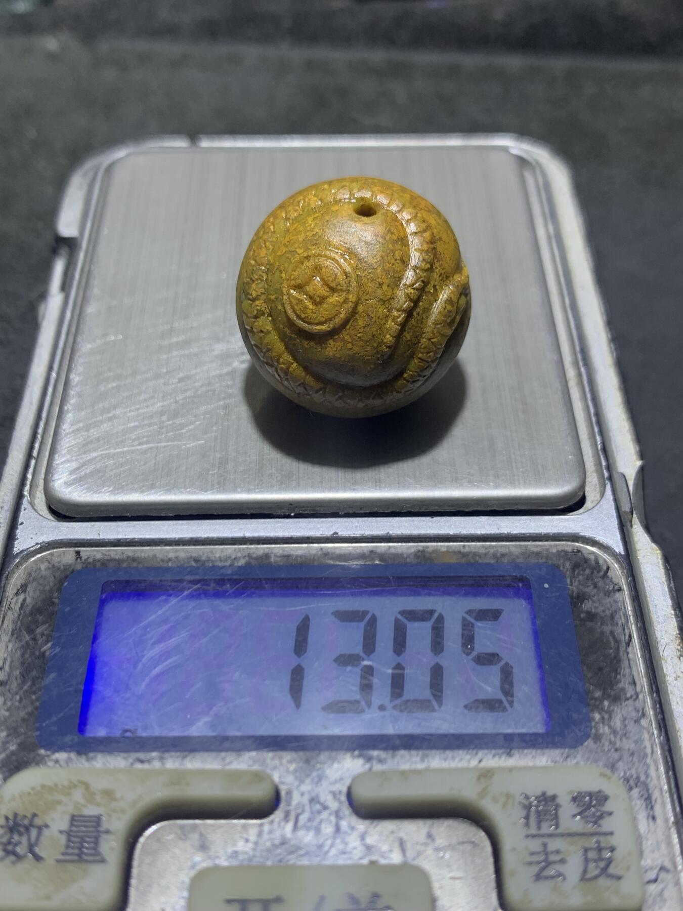 精美黄金草花纹亚光战国红玛瑙手工俏色巧雕灵蛇钱币随形珠一个