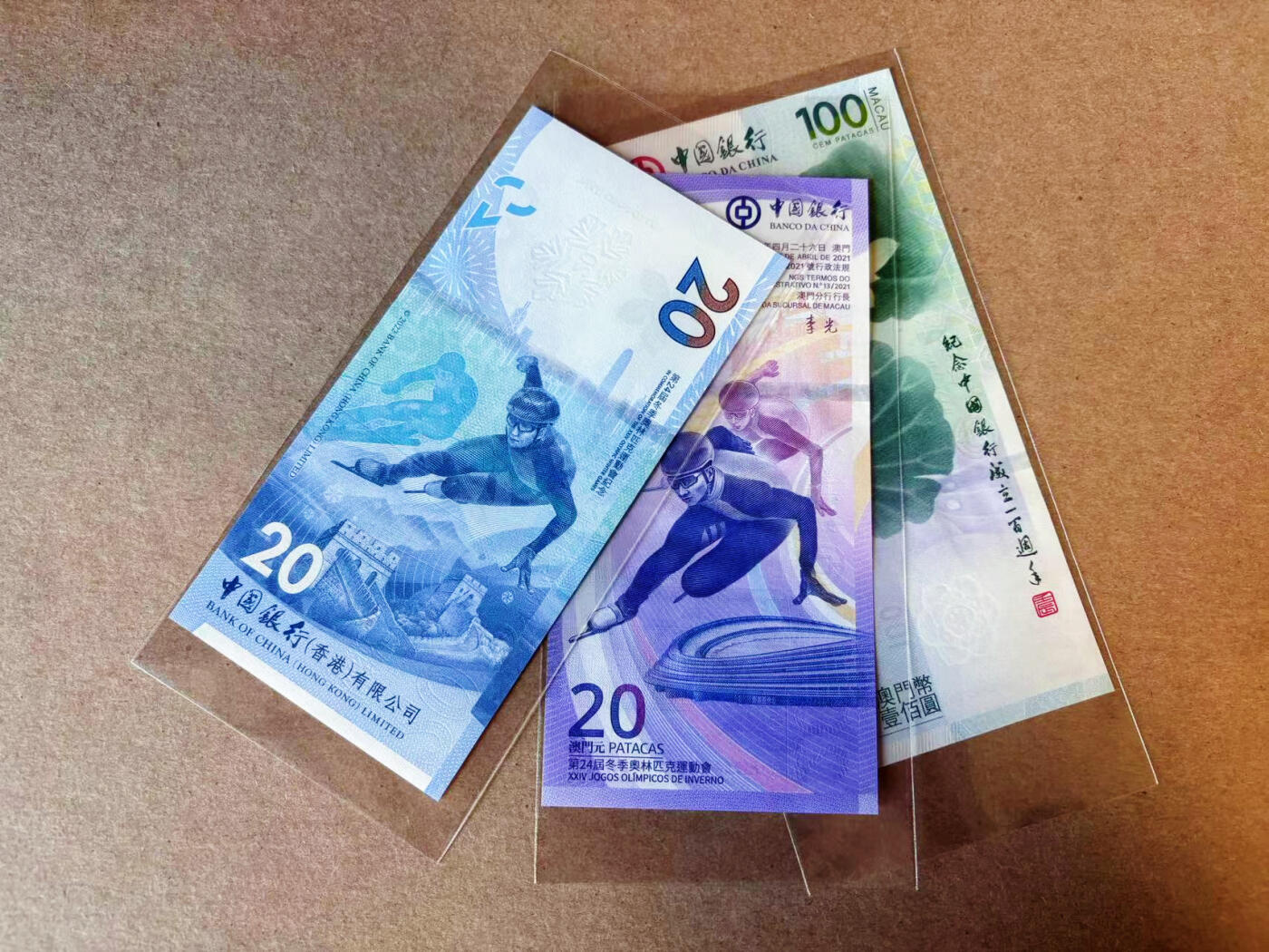 【Blue Auction】✨世界纸币精拍第590期【精】 【一组3张 含倒置号】香港/澳门20元 冬奥会纪念钞&澳门 中银100元 荷花纪念钞 全新UNC