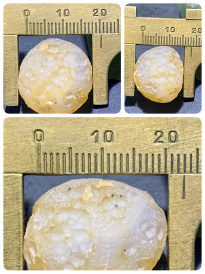 精美天然戈壁阿拉善月球表面白玛瑙原石一颗 精美天然戈壁阿拉善月球表面白玛瑙原石一颗