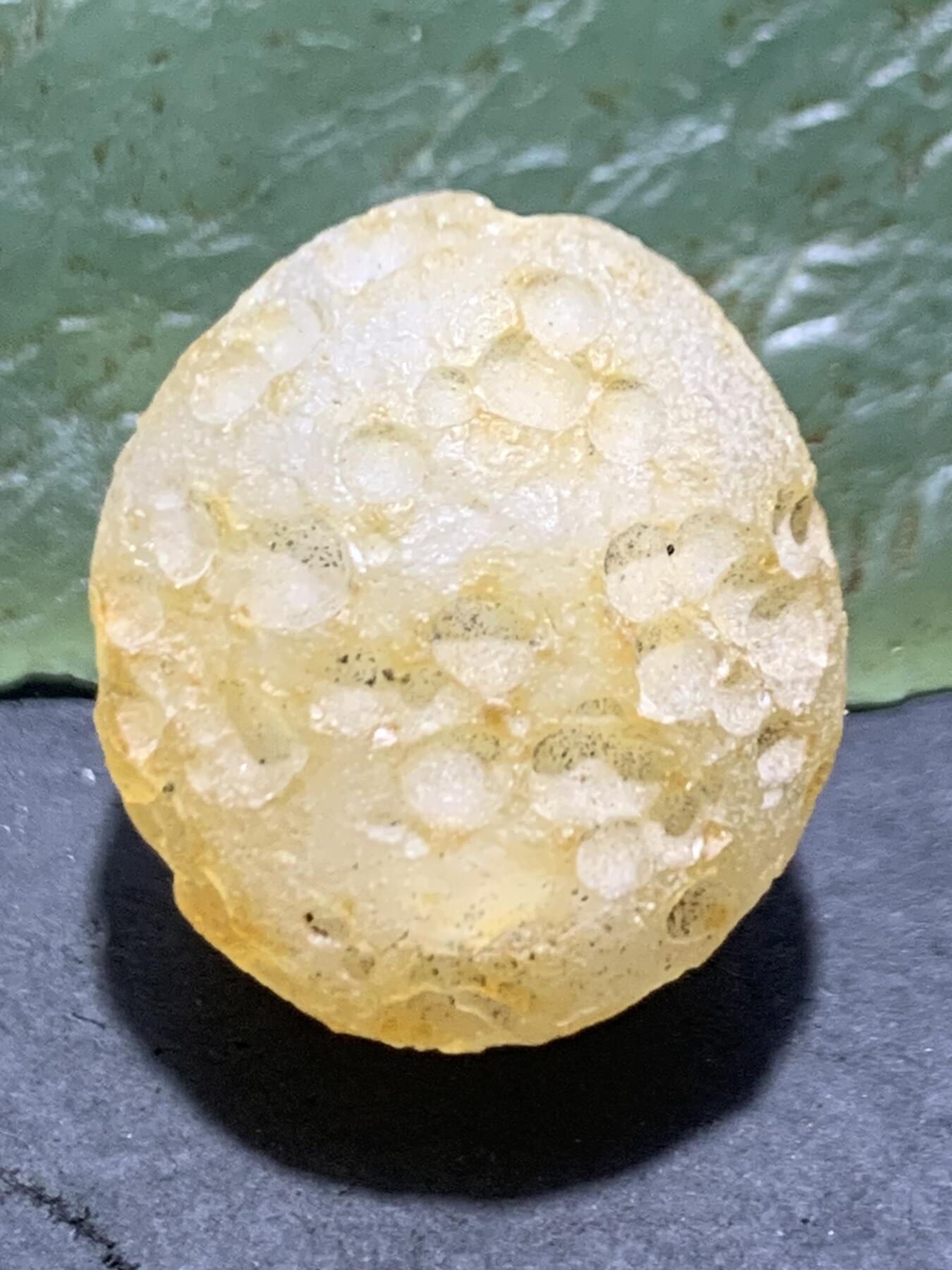 精美天然戈壁阿拉善月球表面白玛瑙原石一颗