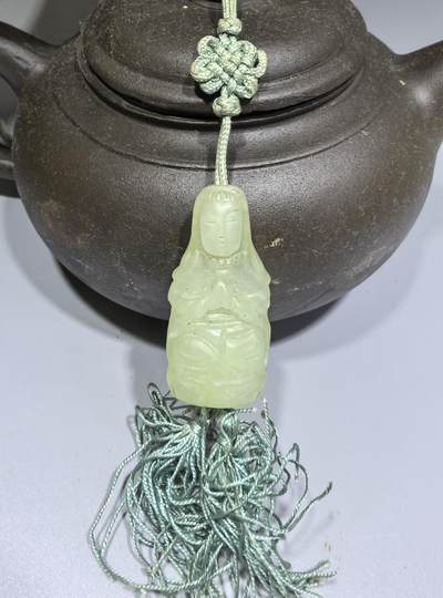 创汇时期工美出品老料岫玉观音吊坠 尺寸:3.8cm*1.8cm*1.3cm 克重:11g - 创汇时期工美出品老料岫玉观音吊坠 尺寸:3.8cm*1.8cm*1.3cm 克重:11g