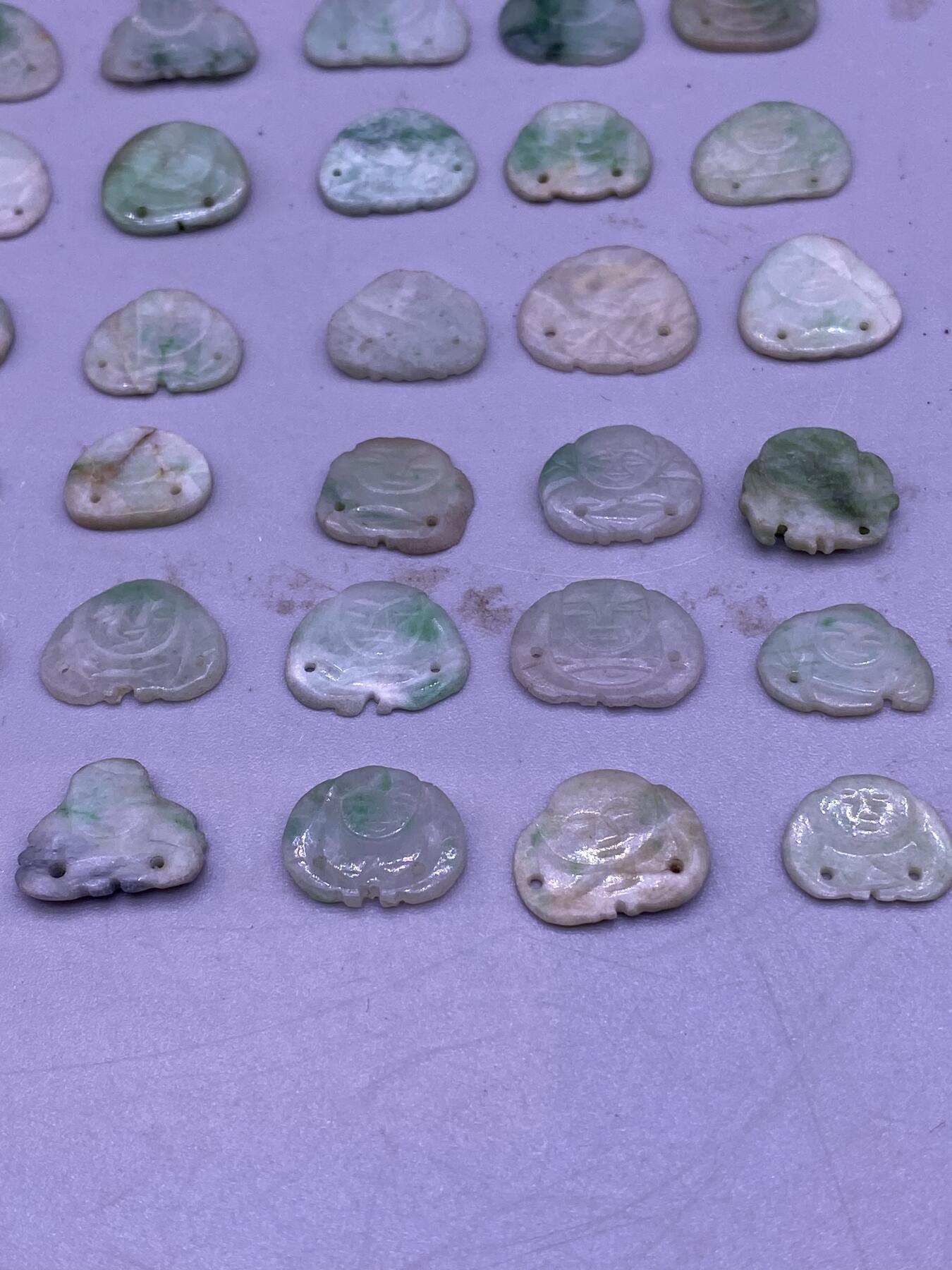 老翡翠佛55个，尺寸1.3-2.2厘米，品相如图，880包快递