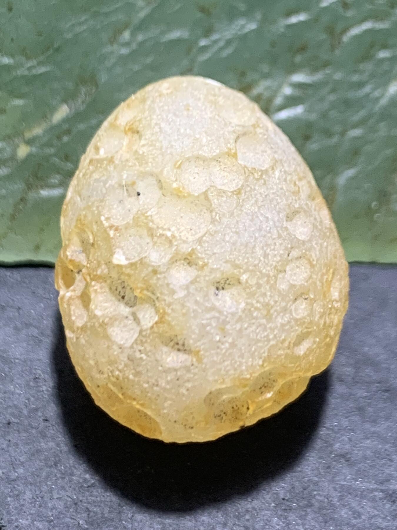 精美天然戈壁阿拉善月球表面白玛瑙原石一颗