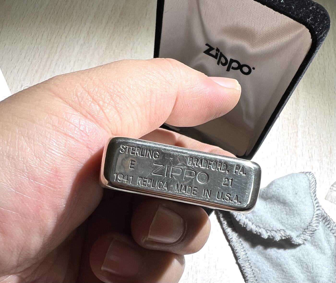 大猫火机拍卖 第1期 Zippo全新 21年 1941 纯银拉丝光板  品相完美  盒说齐全。