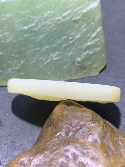 天然青海料和田玉雕刻观音菩萨通货牌子一个， 天然青海料和田玉雕刻观音菩萨通货牌子一个，