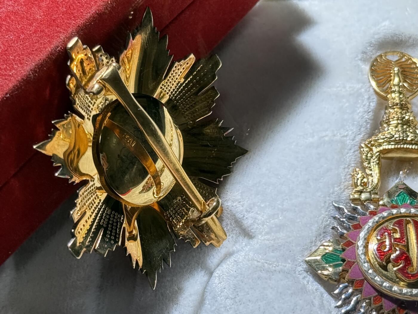 韵星假日精品2024冬季军品类拍卖会-- Rimey Holidays Boutique 2024 Winter Militaria Sale 泰王国特级白象勋章原盒一套（女士版）