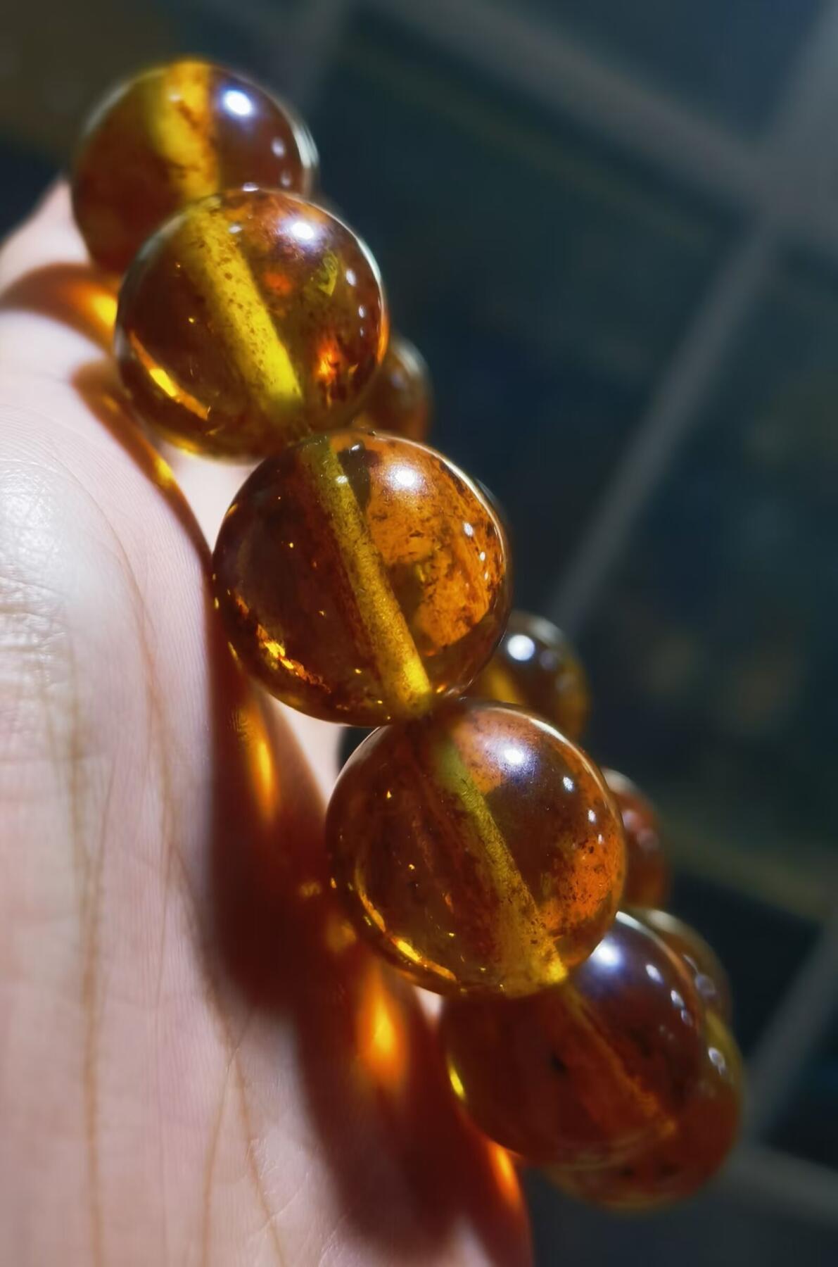 天然琥珀佛珠手串男款内部可见天然火山灰等，全品 尺寸:1.8cm克重:47.9