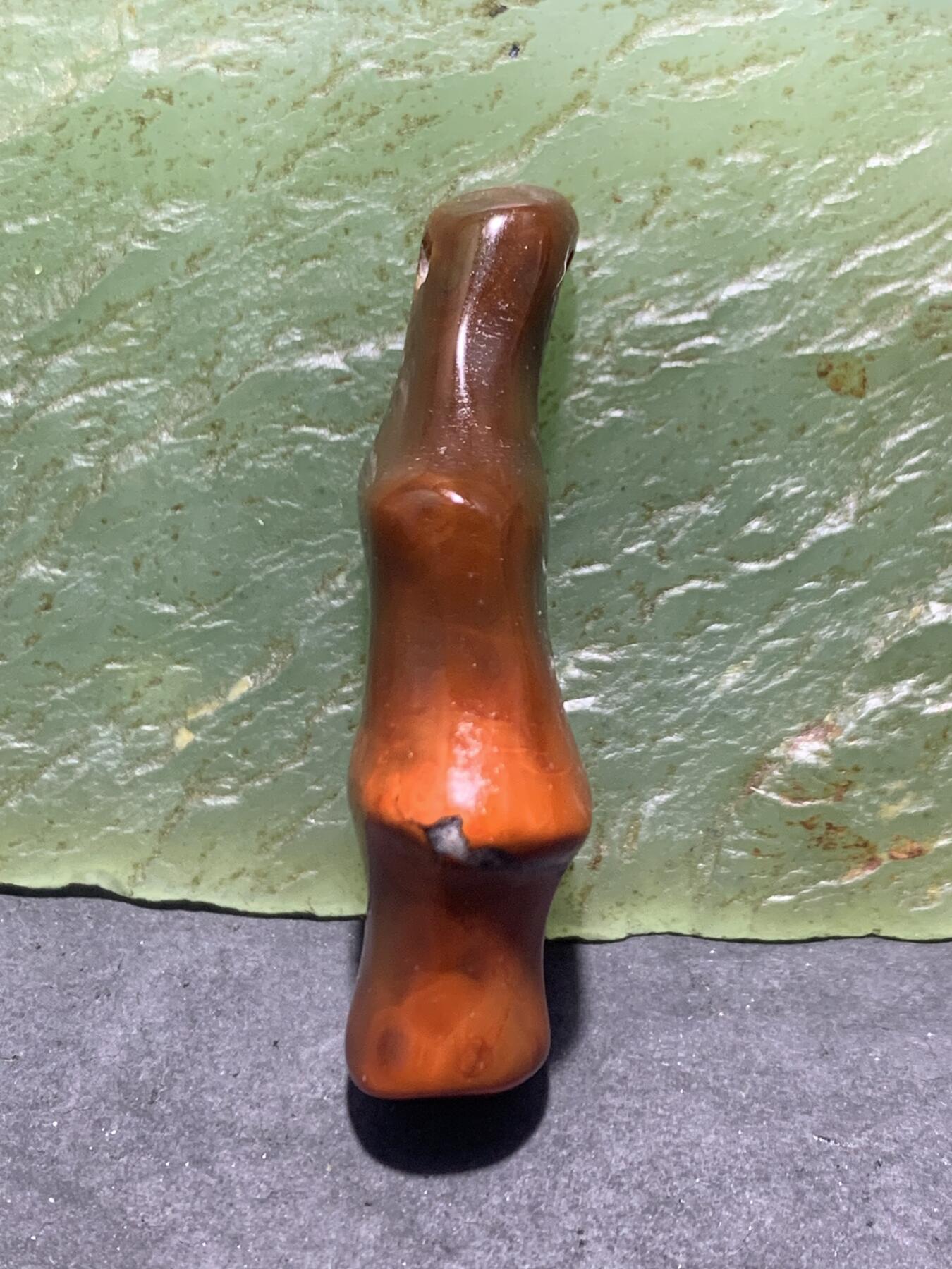 战国红玛瑙雕刻竹节吊坠一个，，