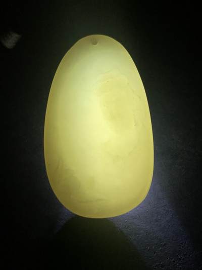 天然青海料和田玉雕刻观音菩萨通货牌子一个， 天然青海料和田玉雕刻观音菩萨通货牌子一个，