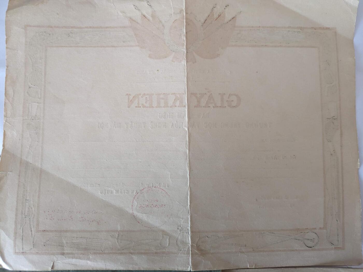 韵星假日精品2024冬季军品类拍卖会-- Rimey Holidays Boutique 2024 Winter Militaria Sale 越南社会主义共和国人民艺术家阮春图亲签奖状、档案一套