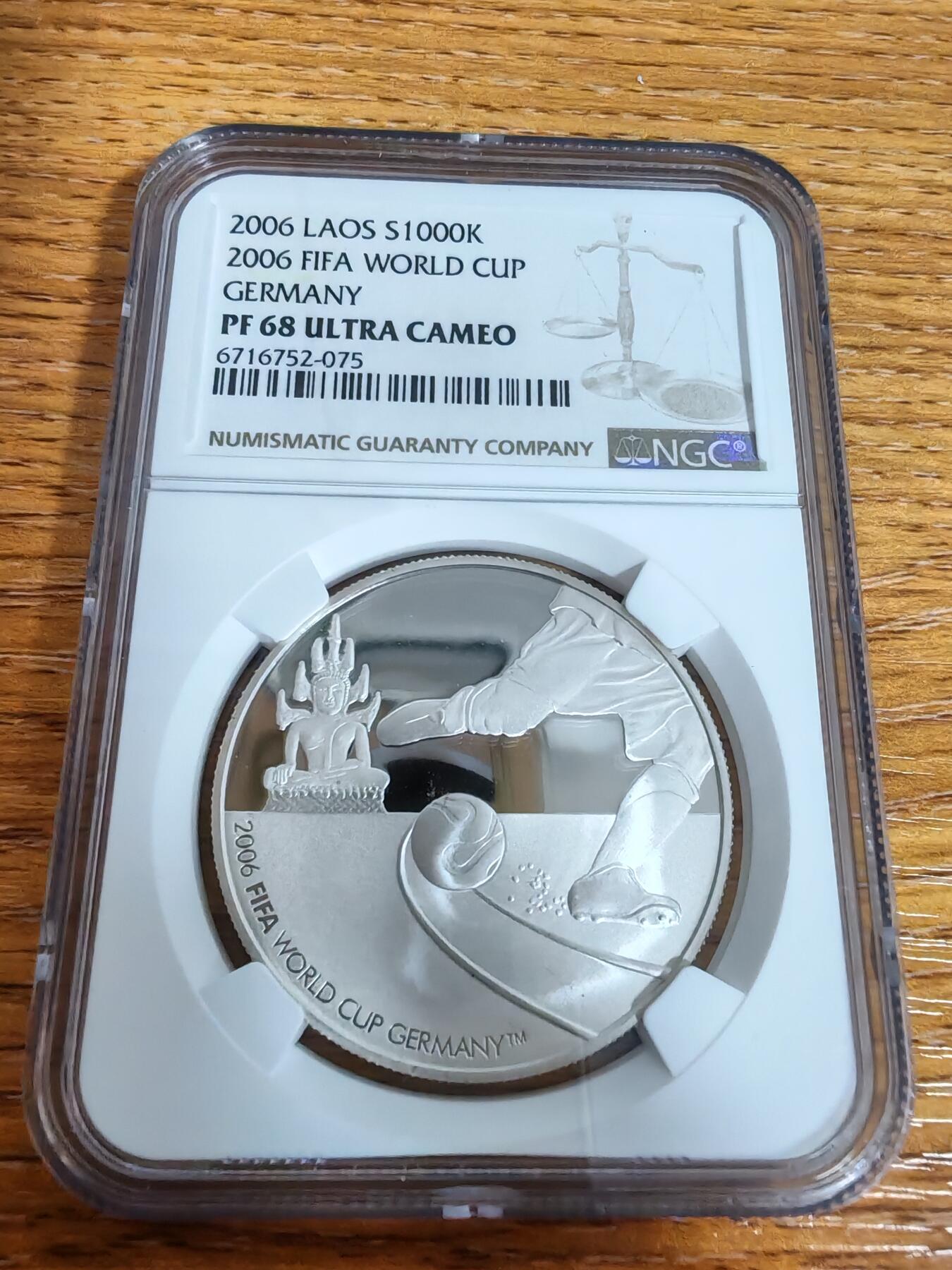 长老汇龙年精选第三十三场拍卖 2006 老挝德国世界杯1000吉普精制银币，NGC PF68UC，并列亚军之一，更高分仅有3枚